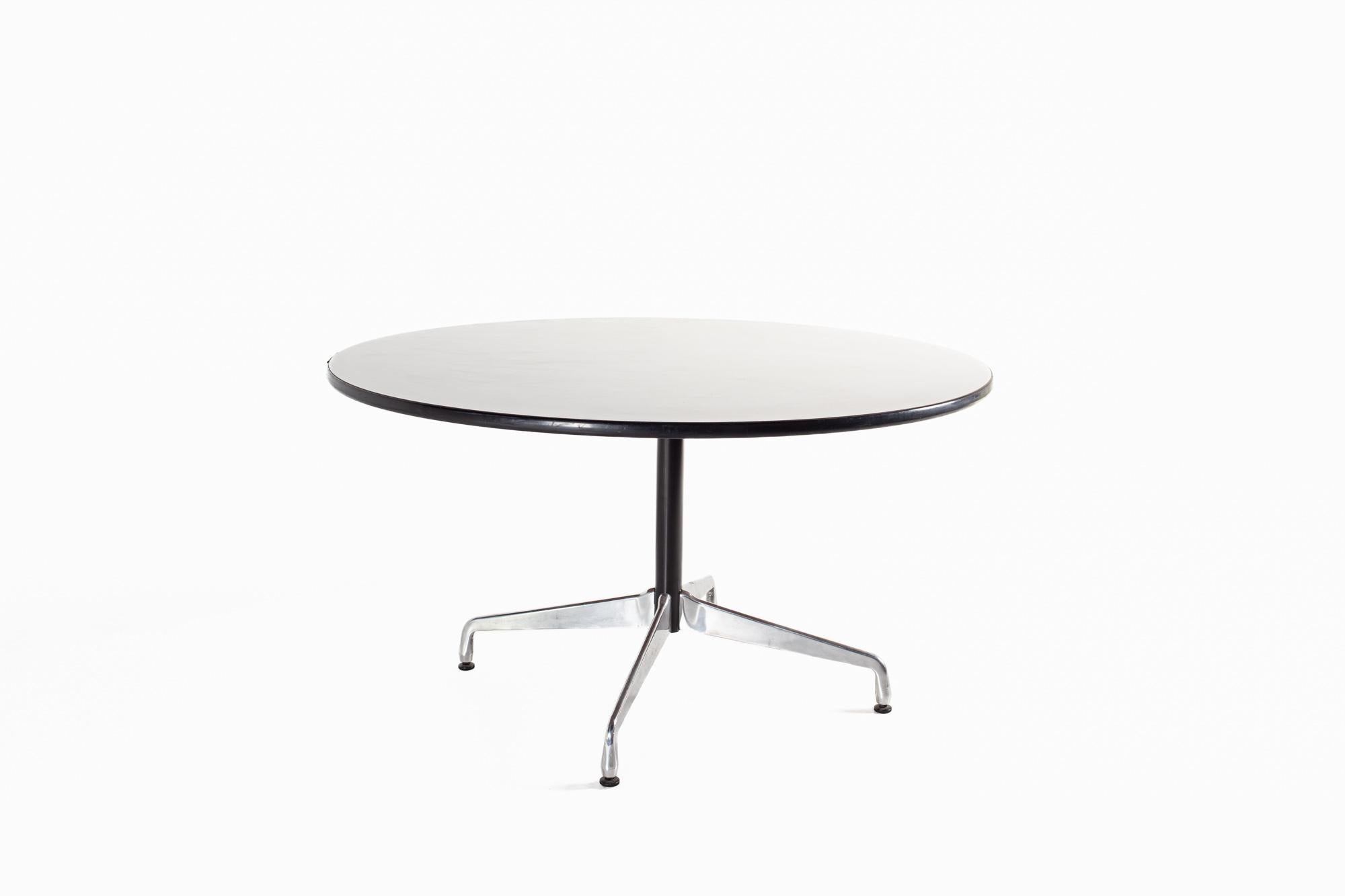 Mid-Century Modern Table de salle à manger mi-siècle Charles and Ray Eames pour Herman Miller en vente