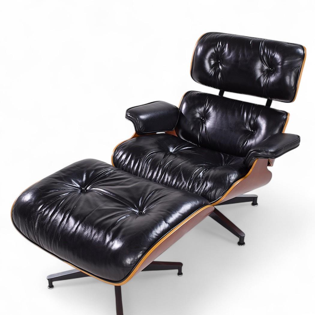 Charles and Ray Eames for Herman Miller Mid Century Lounge Chair with Ottoman (Chaise longue du milieu du siècle avec ottoman) en vente 3
