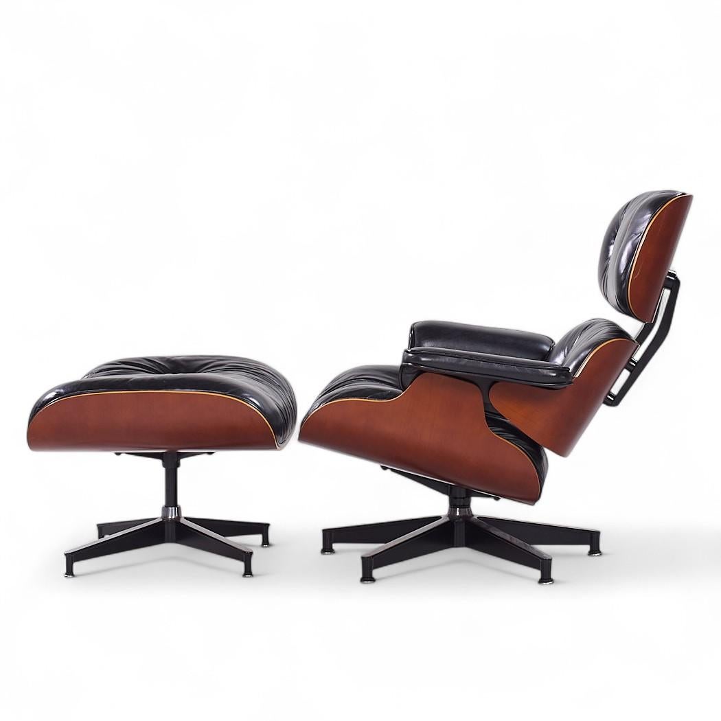 Américain Charles and Ray Eames for Herman Miller Mid Century Lounge Chair with Ottoman (Chaise longue du milieu du siècle avec ottoman) en vente