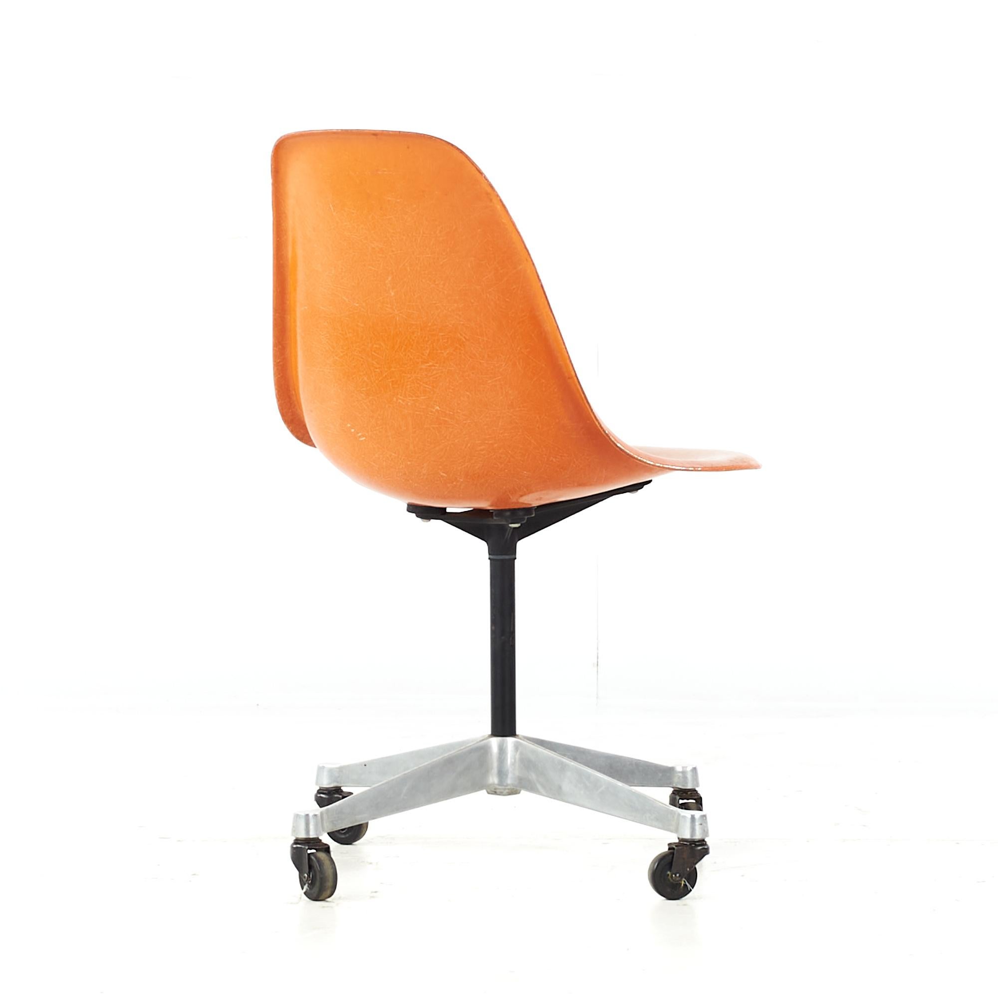 American Charles and Ray Eames for Herman Miller Mid Century Wheeled Shell Chair For Sale