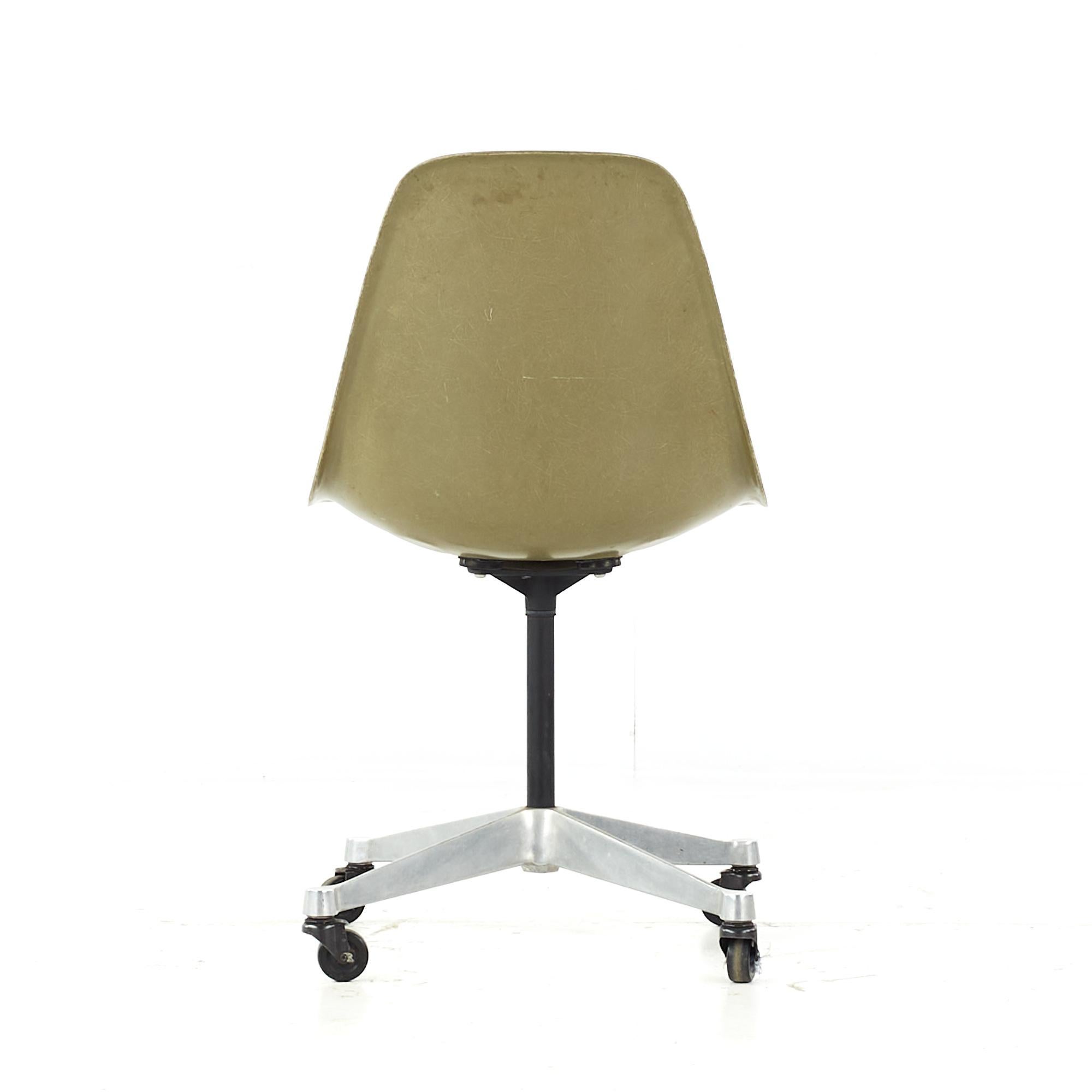 American Charles and Ray Eames for Herman Miller Mid Century Wheeled Shell Chair For Sale