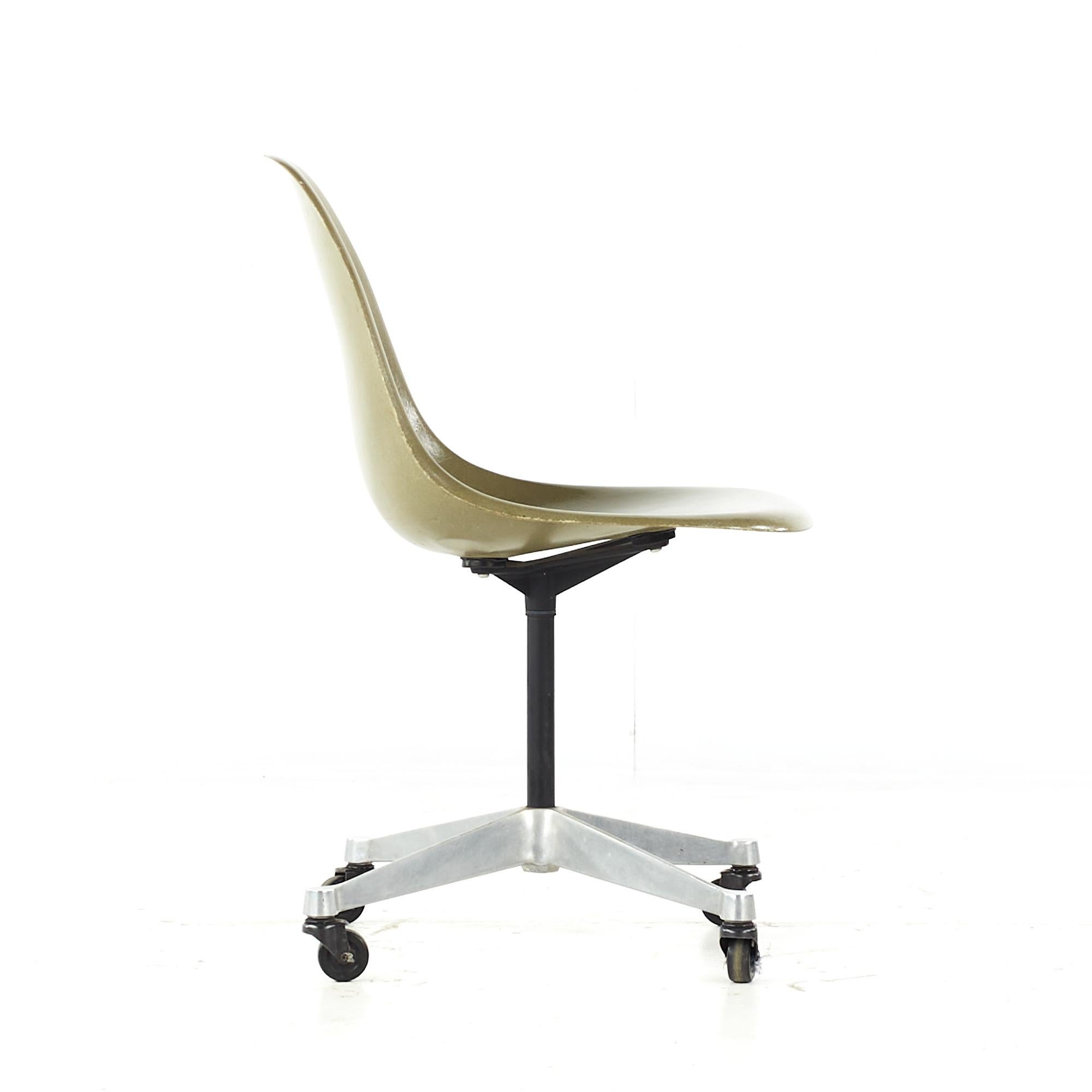 Late 20th Century Charles and Ray Eames for Herman Miller Mid Century Wheeled Shell Chair For Sale