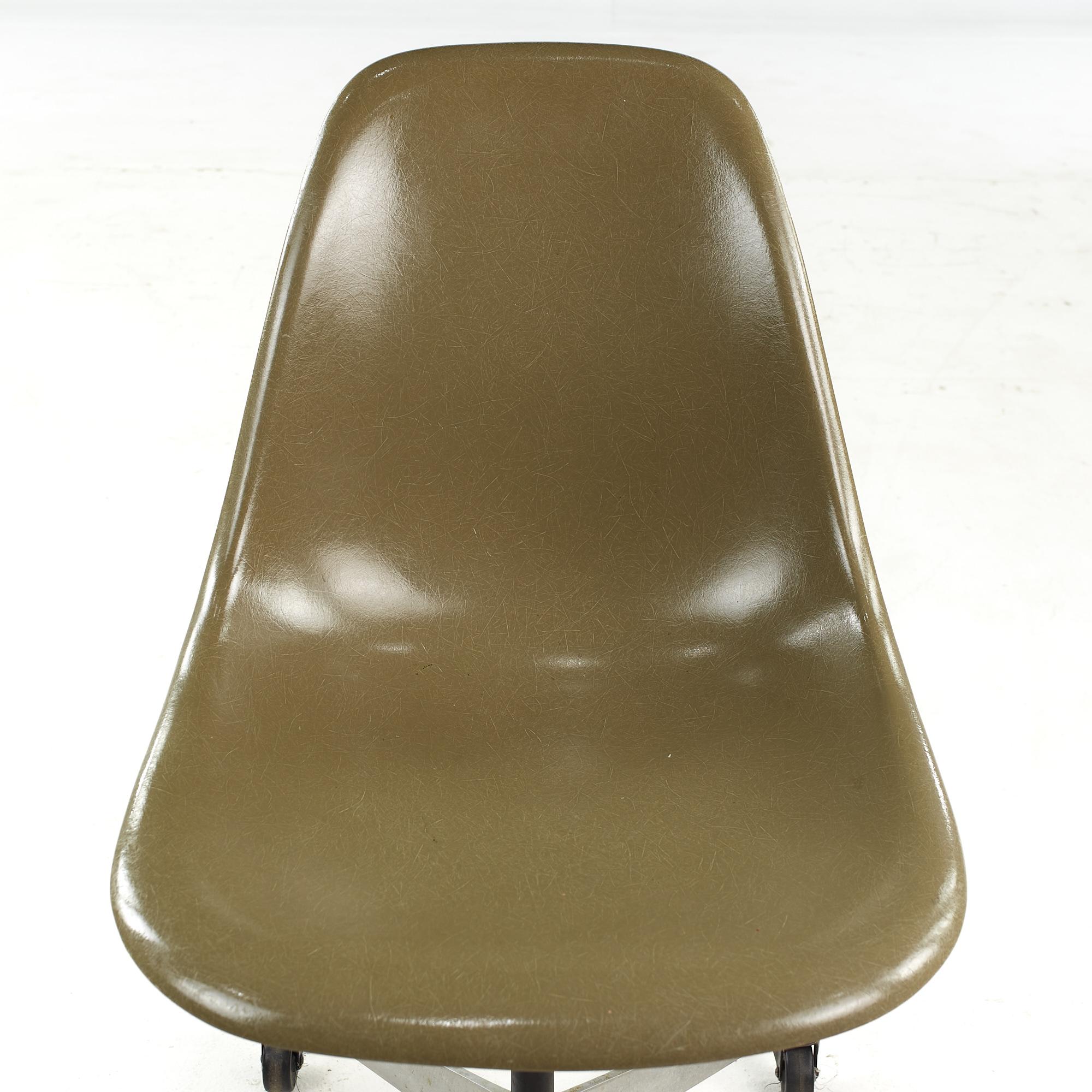 Charles and Ray Eames for Herman Miller Mid Century Wheeled Shell Chair For Sale 1