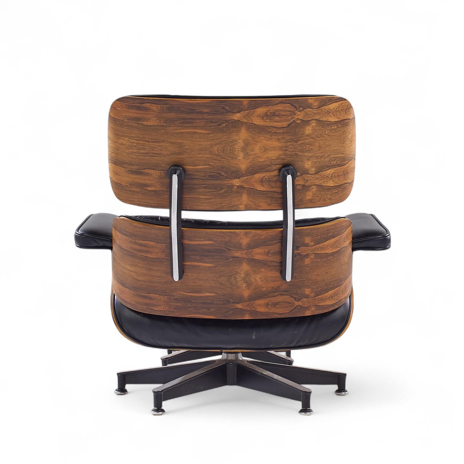 Charles and Ray Eames for Herman Miller Rosewood Lounge Chair with Ottoman (Chaise longue en bois de rose avec ottoman) Bon état - En vente à Franklin Park, IL