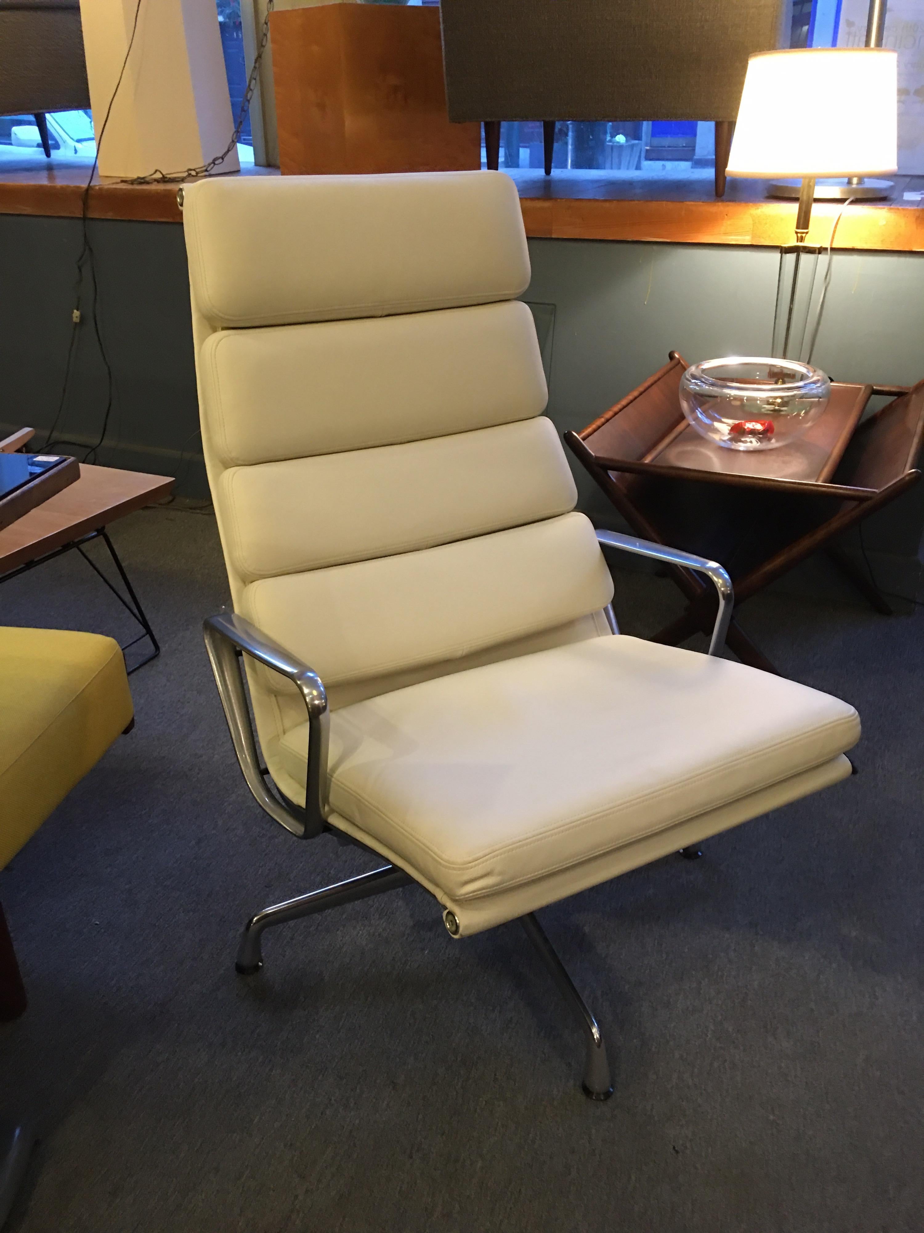 Charles and Ray Eames for Herman Miller Soft Pad Lounge Chair in Ivory Leather 4