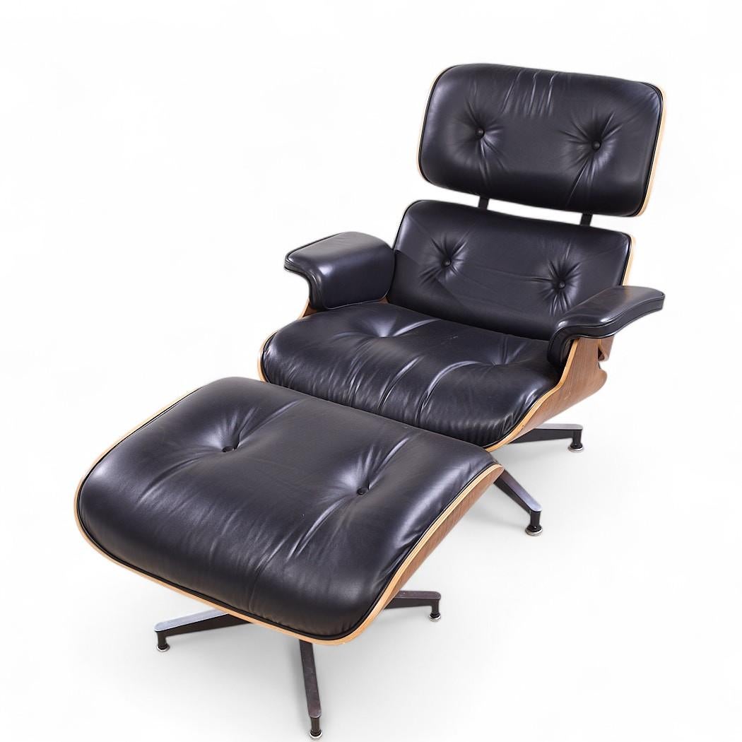 Charles and Ray Eames for Herman Miller Walnut Eames Lounge Chair with Ottoman For Sale 3