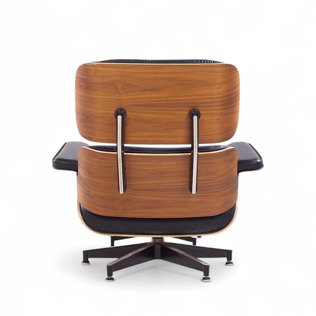 20th Century Charles and Ray Eames for Herman Miller Walnut Eames Lounge Chair with Ottoman For Sale