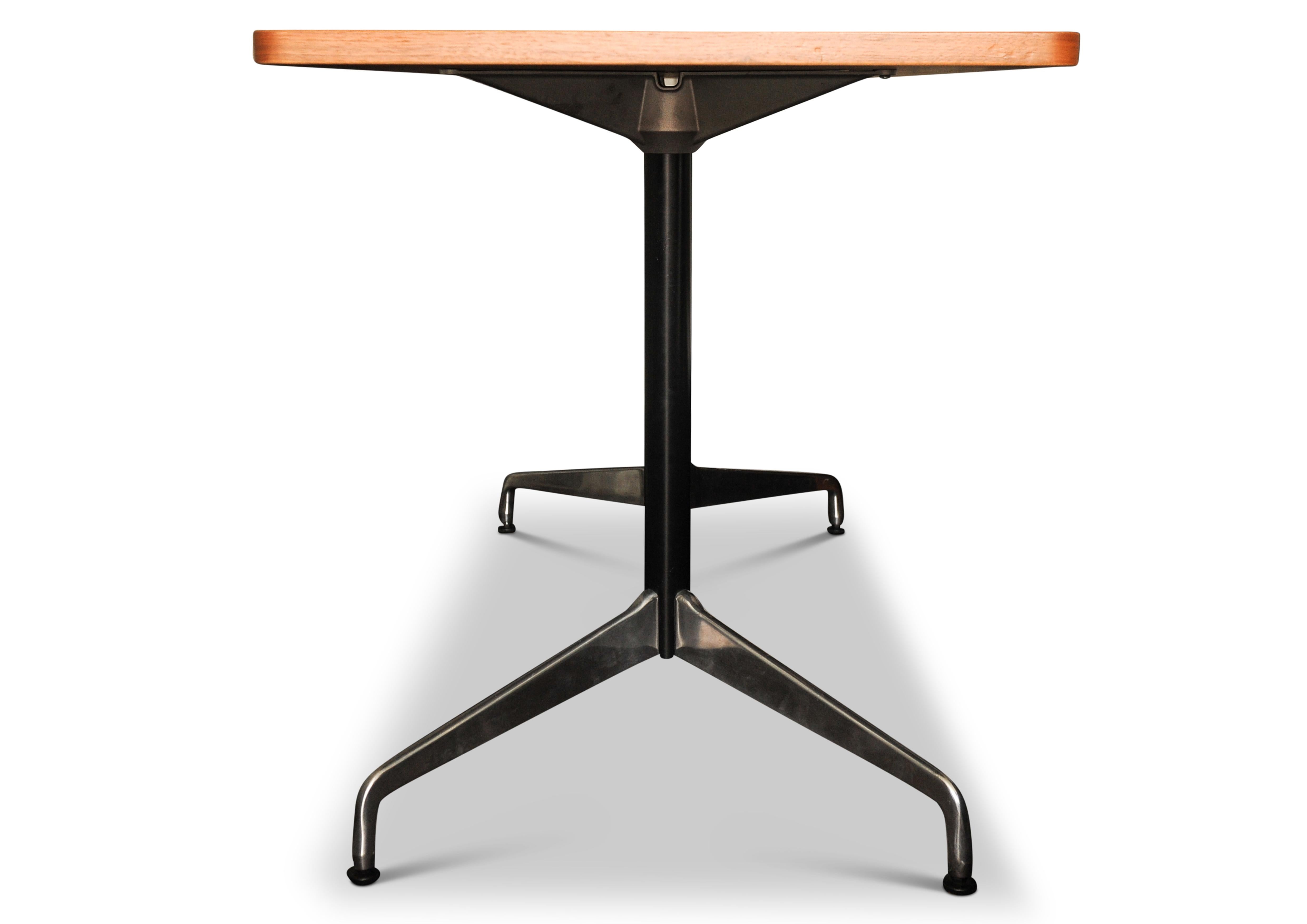 Charles and Ray Eames für Herman Miller Konferenztisch aus Nussbaum und Stahl  (Furnier) im Angebot