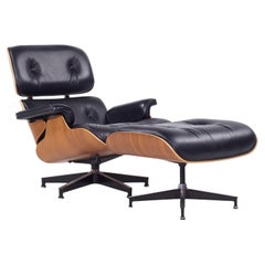 Charles and Ray Eames for Herman Miller Walnut Tall Lounge Chair with Ottoman (Chaise longue en noyer avec ottoman)