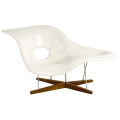 Charles and Ray Eames La Chaise
