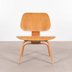 Charles et Ray Eames LCW Ash Lounge Chair pour Evans Products:: 1947