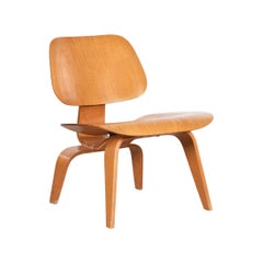 Charles et Ray Eames LCW Ash Lounge Chair pour Evans Products:: 1947