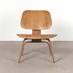 Charles and Ray Eames LCW Ash lounge chair for Evans Products, 1948