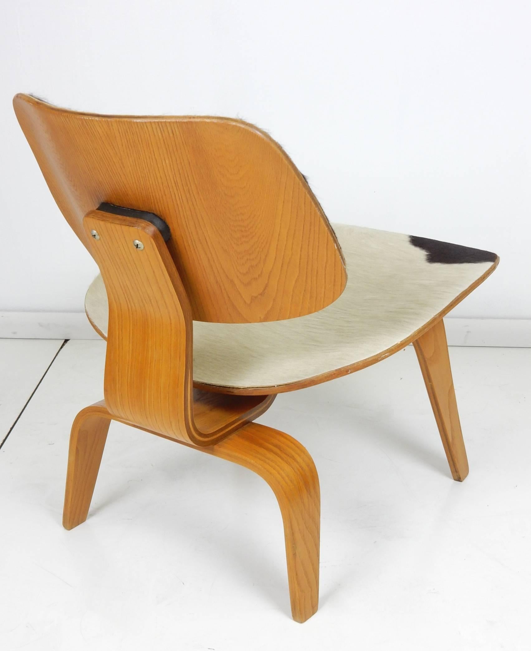 Mid-Century Modern Charles and Ray Eames LCW Chair in Slunkskin by Evans Products for Herman Miller