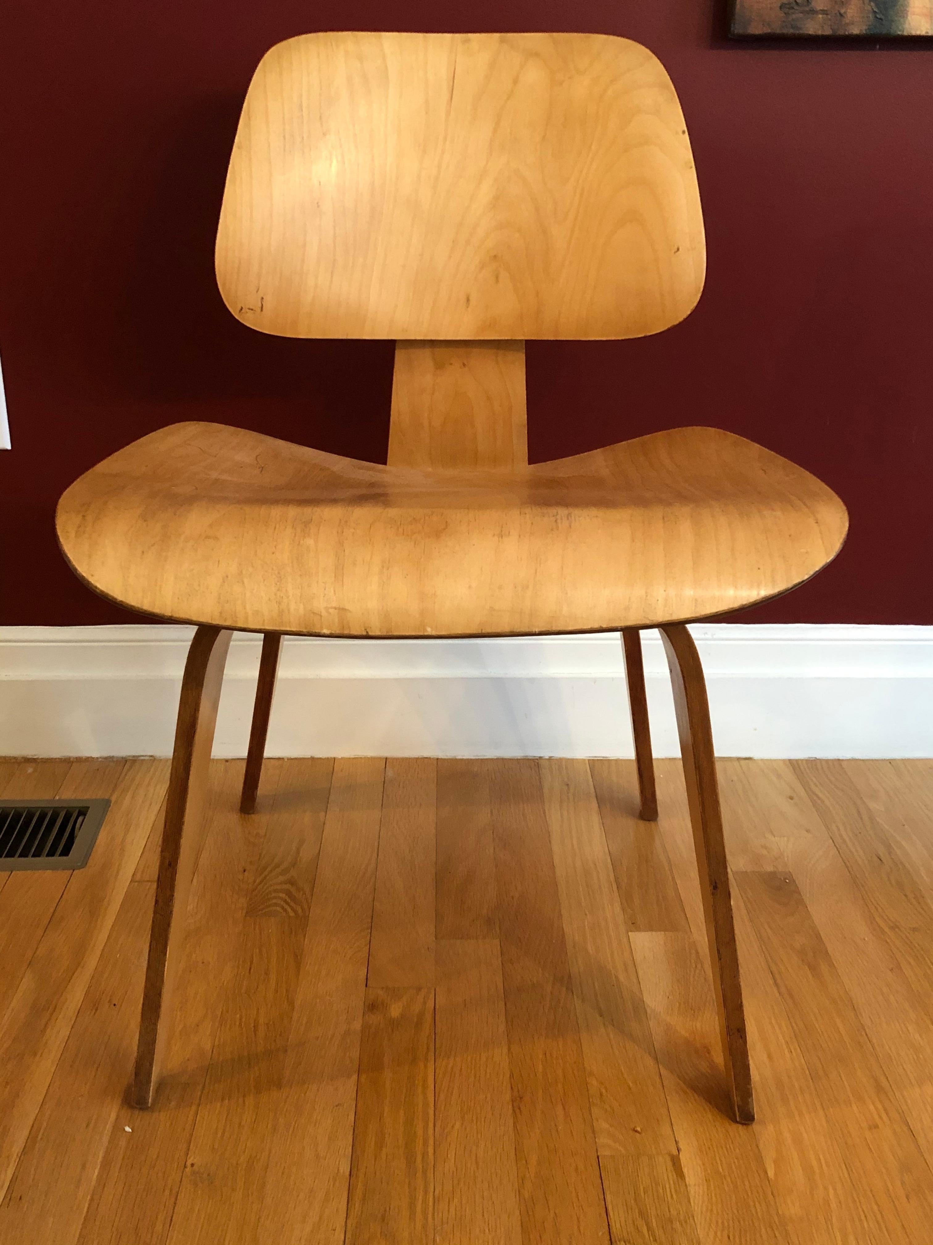 DCW by Charles and Ray Eames for Herman Miller in original condition. Legs attached with 5/2/4 screw configuration. Original patina.