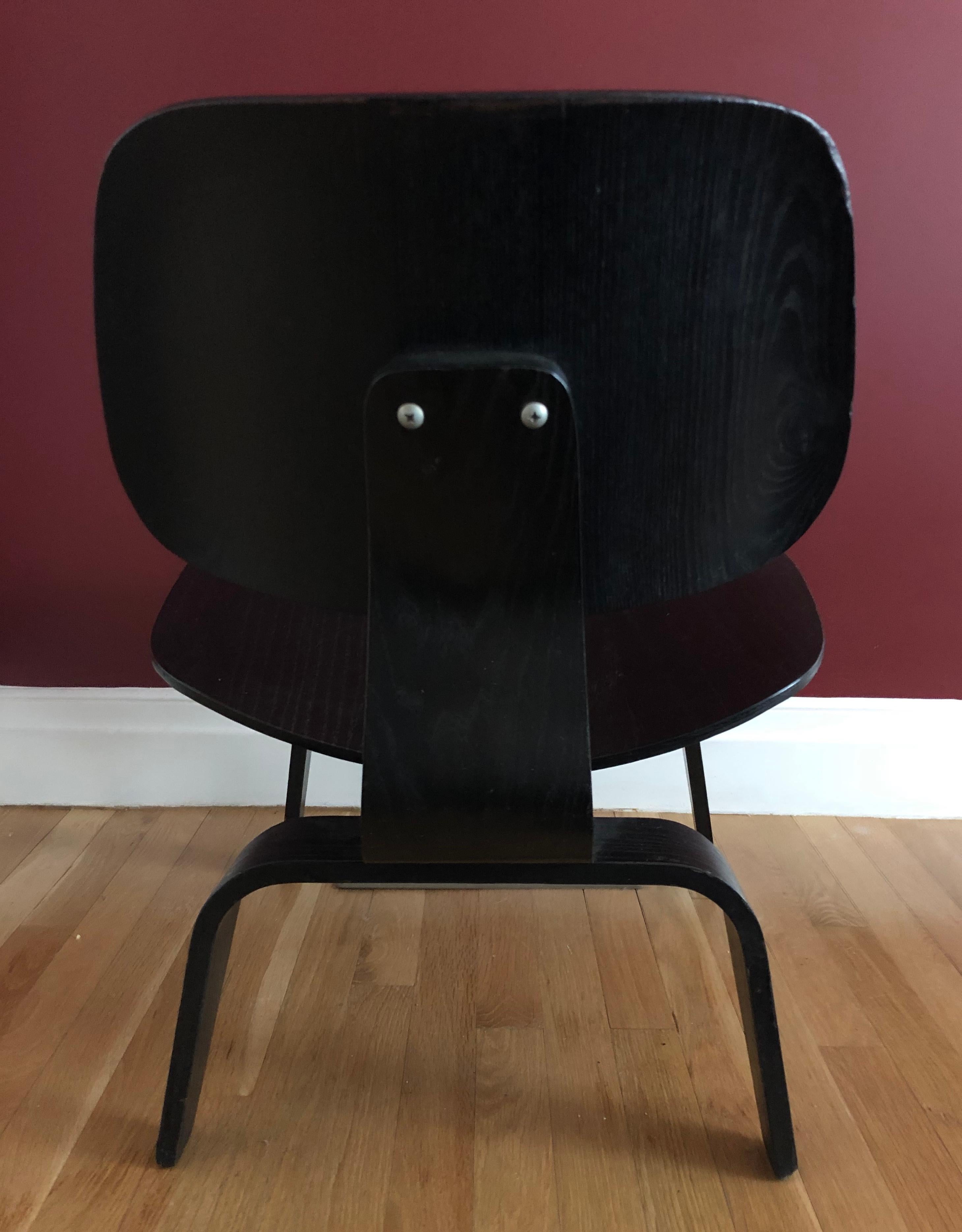 American Charles and Ray Eames, LCW Lounge Chair, circa 1960 For Sale