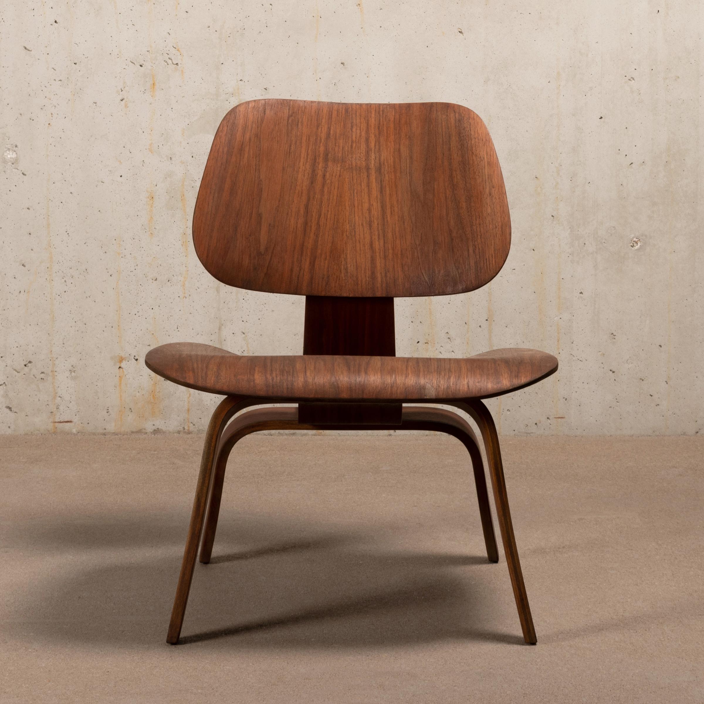 Charles and Ray Eames LCW Walnut Lounge Chair for Evans Products, 1950 3