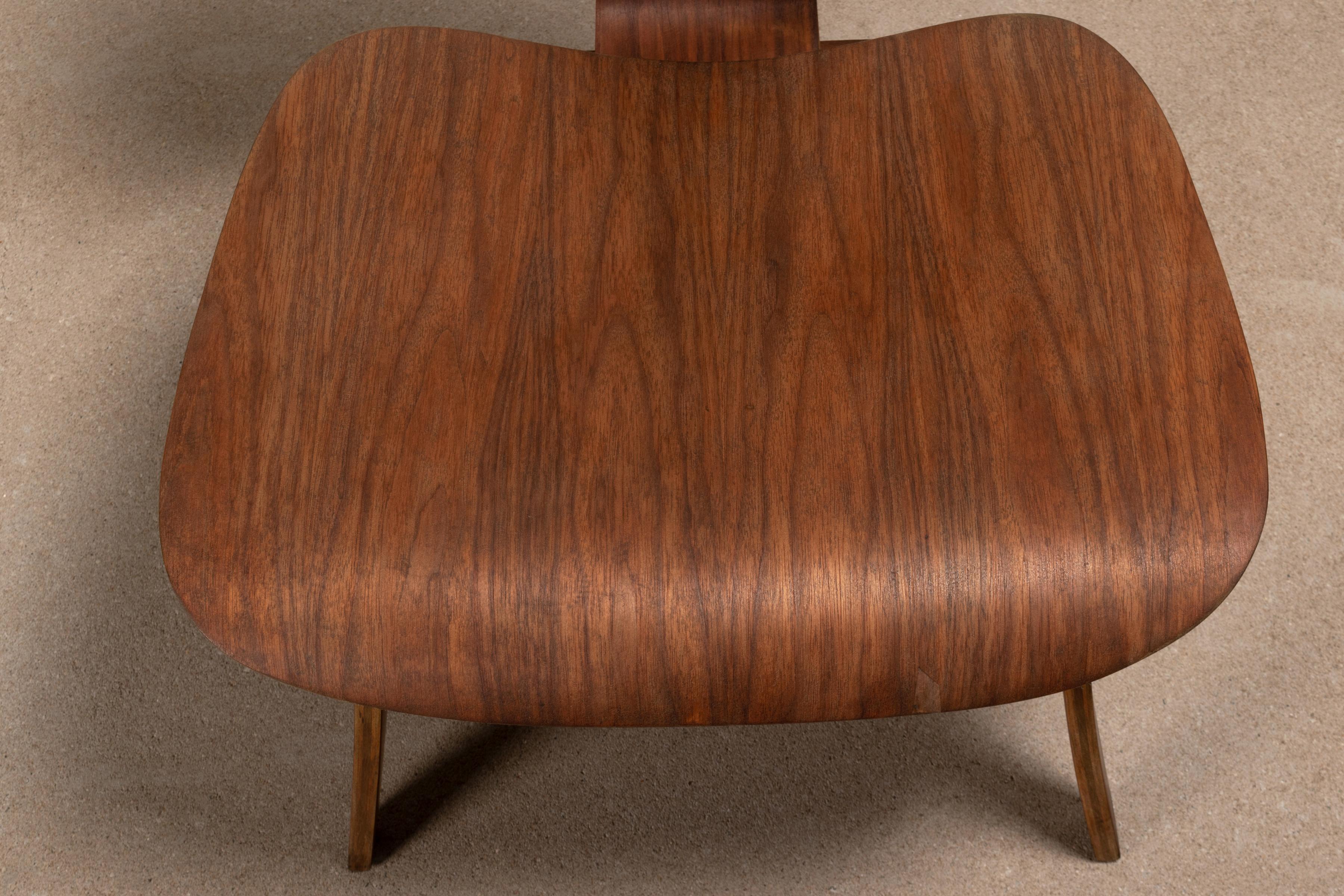 Charles and Ray Eames LCW Walnut Lounge Chair for Evans Products, 1950 4