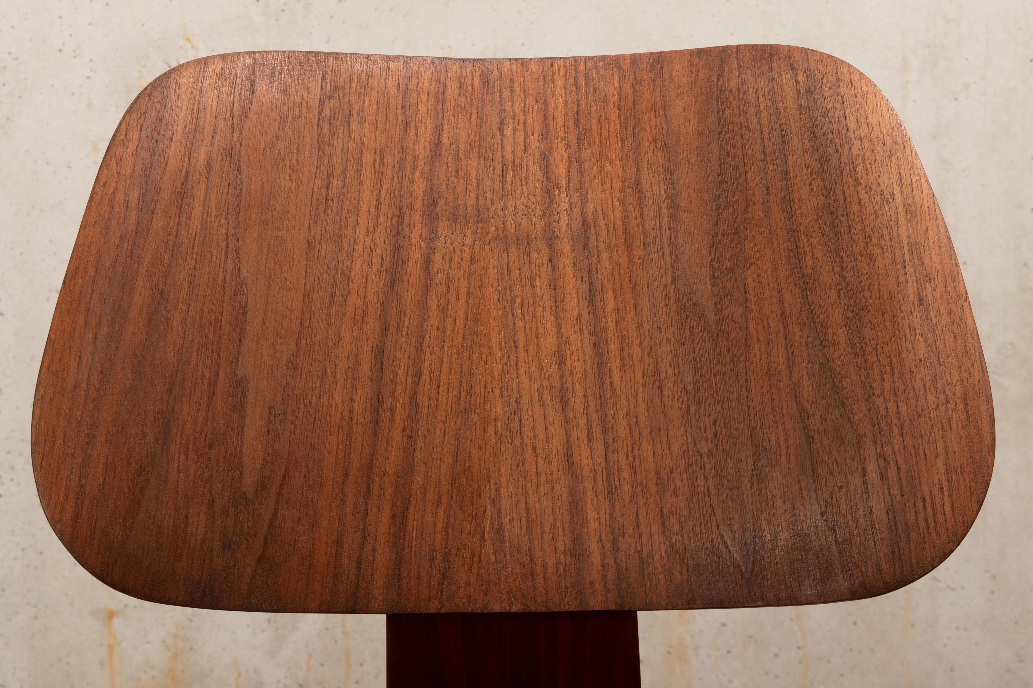 Charles and Ray Eames LCW Walnut Lounge Chair for Evans Products, 1950 5