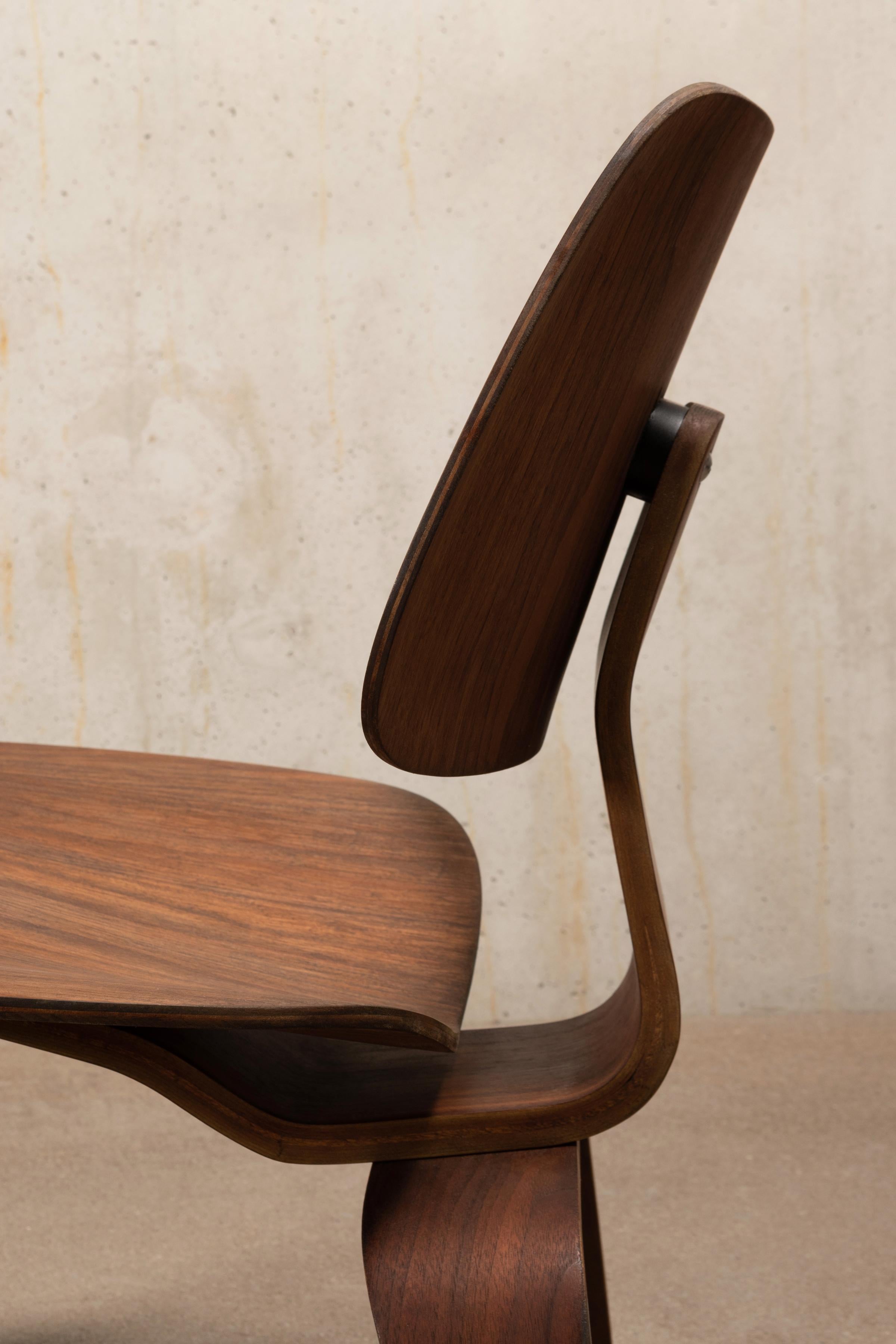 Charles and Ray Eames LCW Walnut Lounge Chair for Evans Products, 1950 9