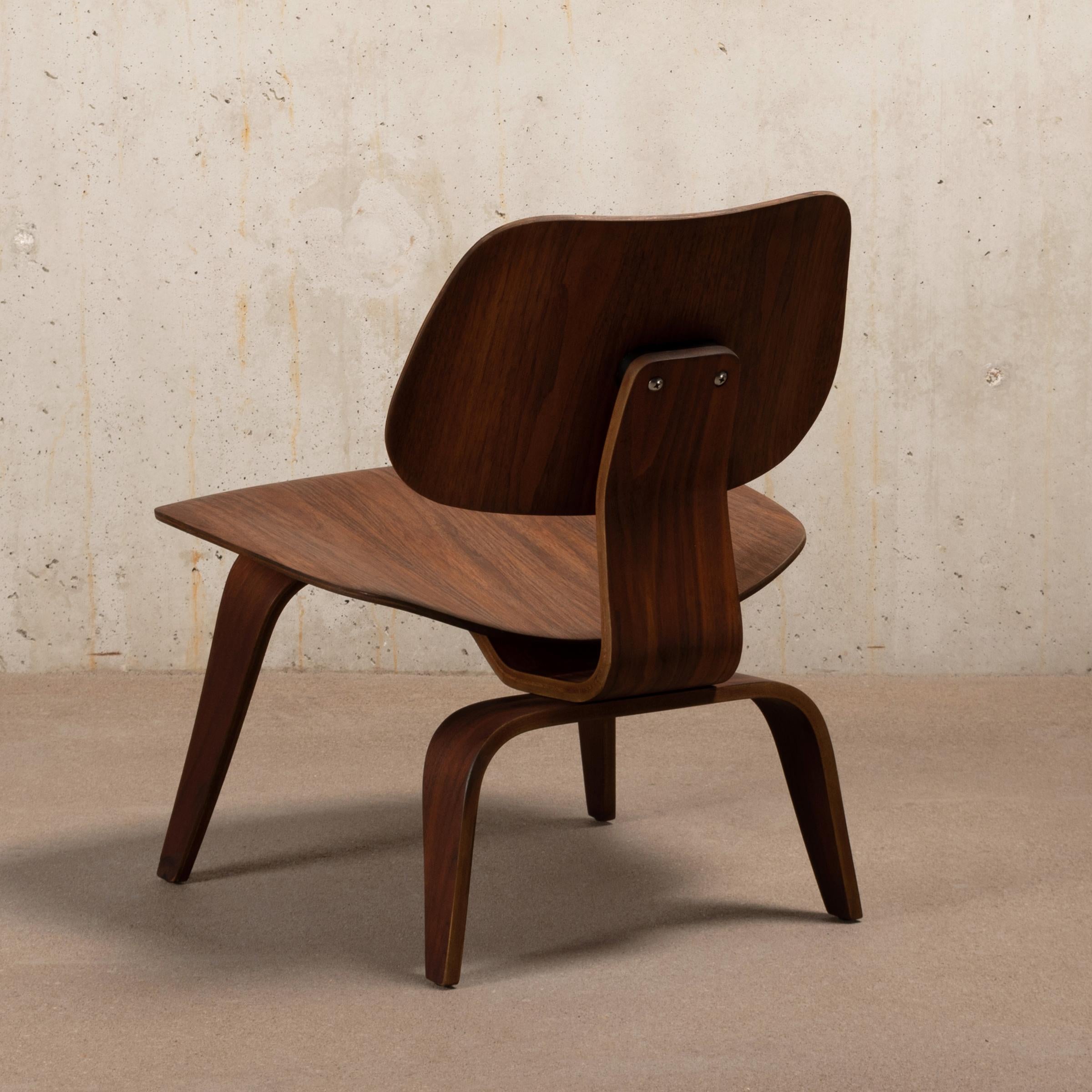 American Charles and Ray Eames LCW Walnut Lounge Chair for Evans Products, 1950