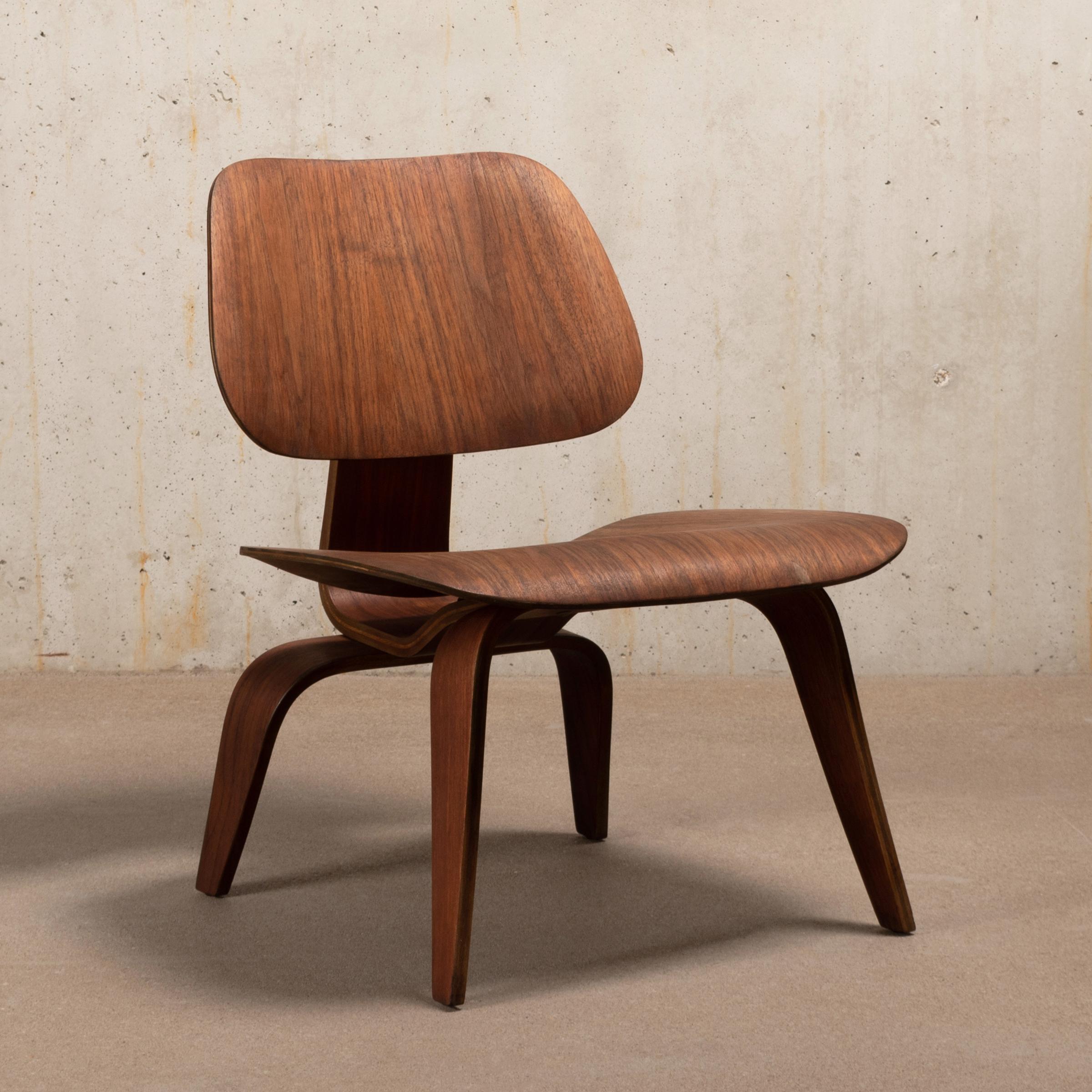 Charles and Ray Eames LCW Walnut Lounge Chair for Evans Products, 1950 2
