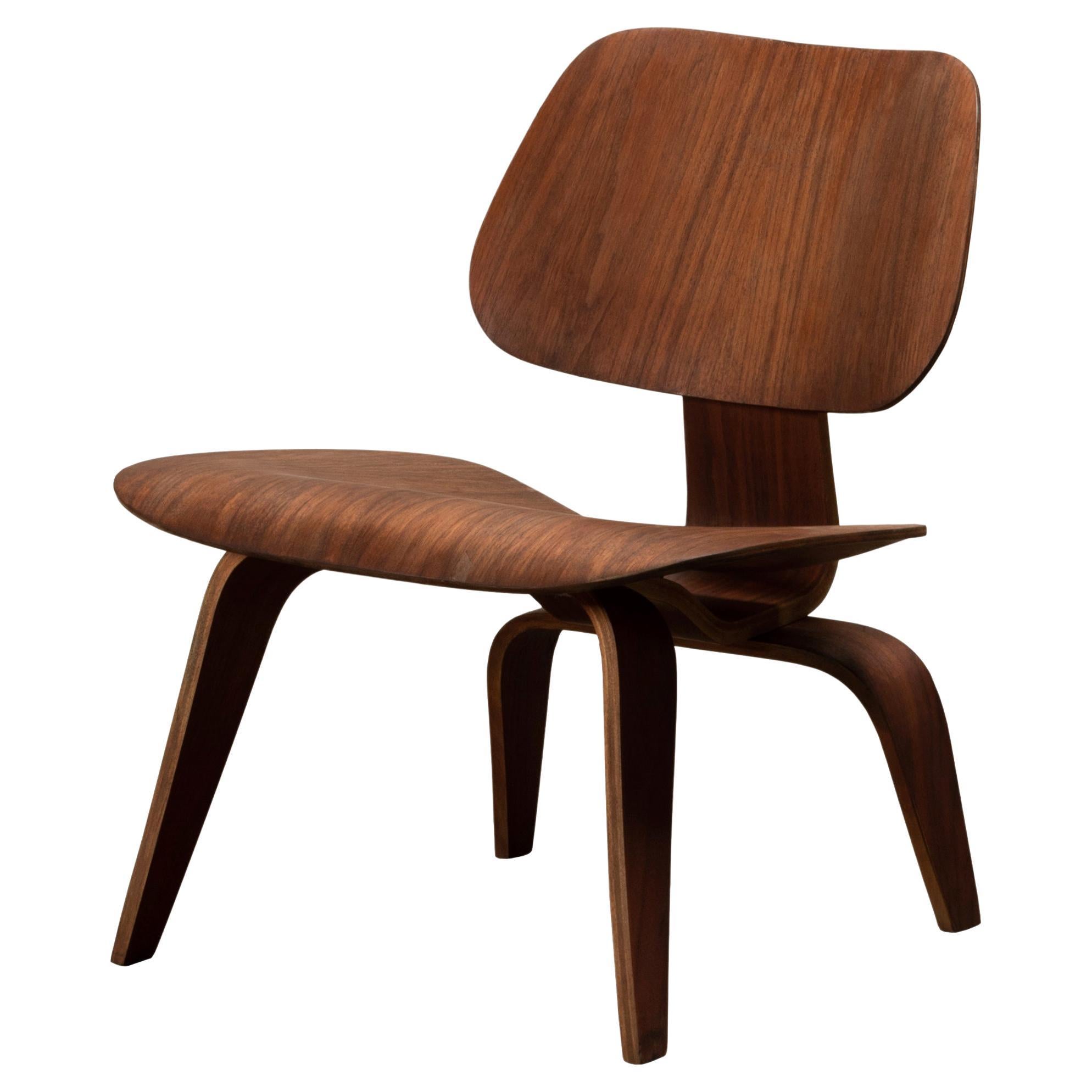 Charles and Ray Eames LCW Walnut Lounge Chair for Evans Products, 1950