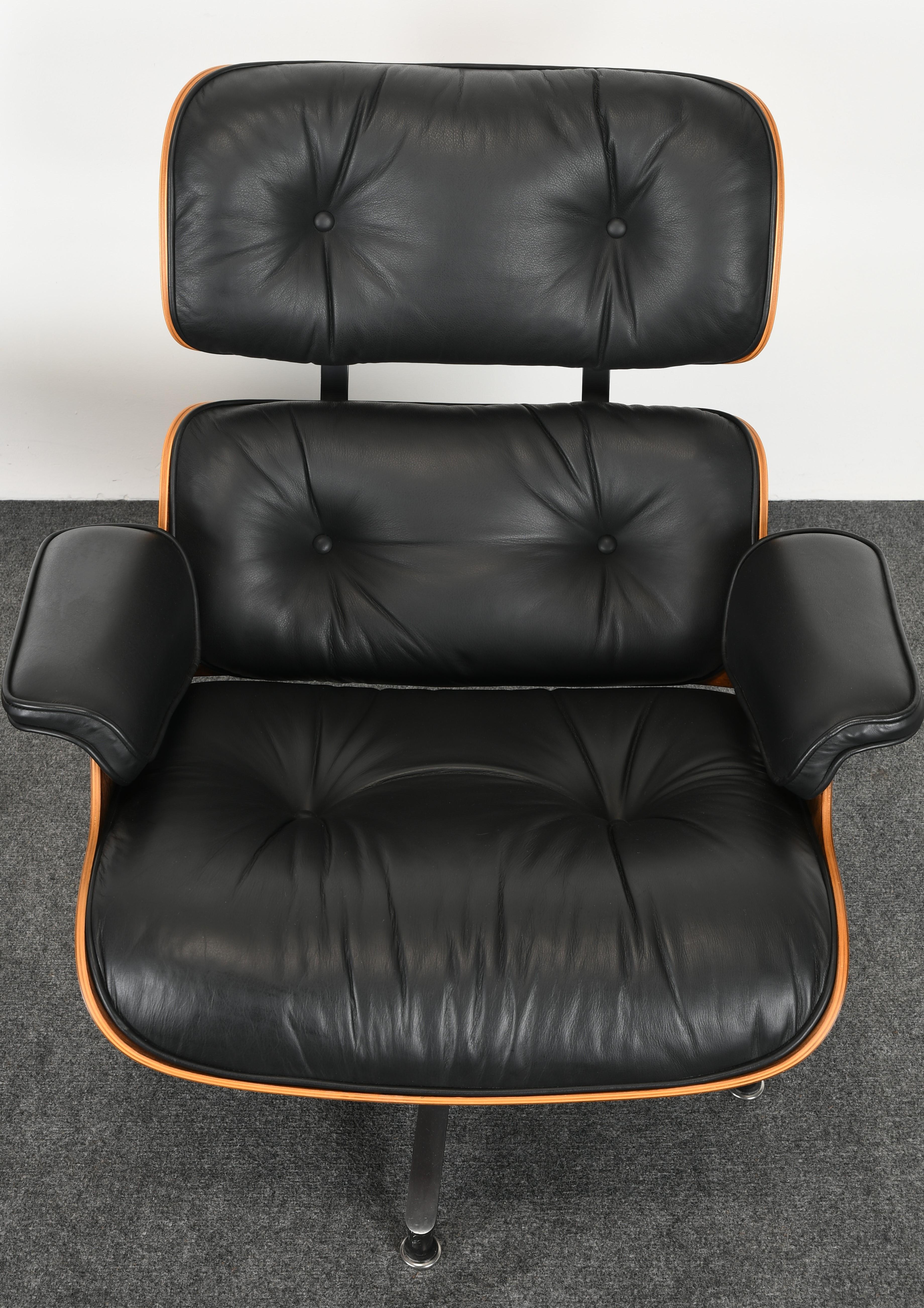 Charles and Ray Eames Lounge Chair and Ottoman, 1971-1974 In Good Condition In Hamburg, PA