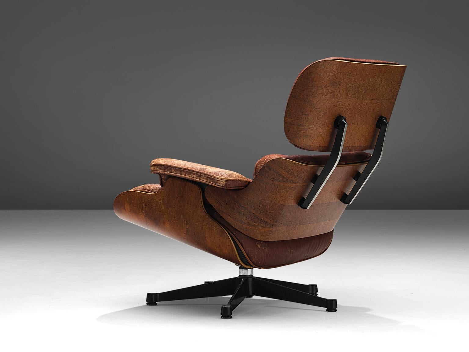 Mid-20th Century Charles and Ray Eames Lounge Chair and Ottoman