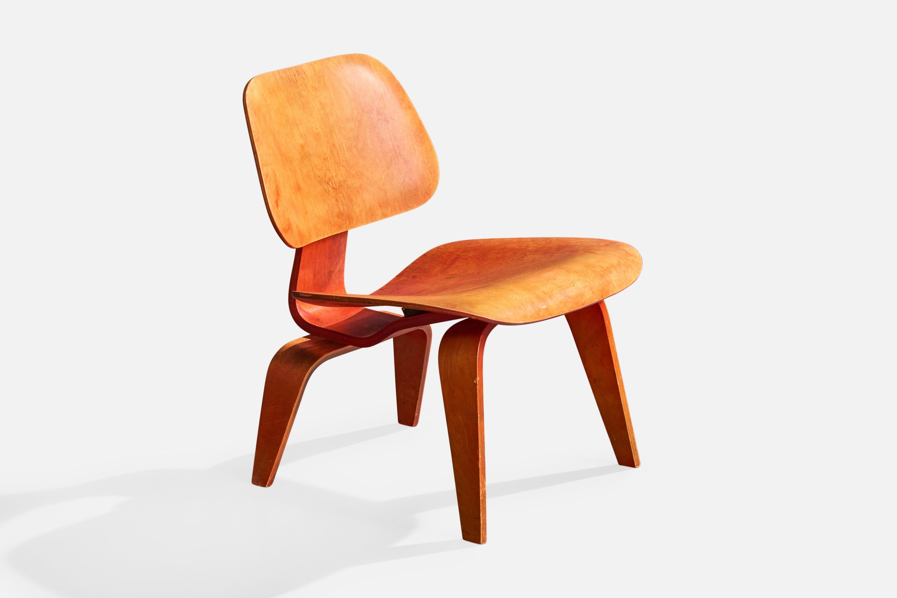 Sessel aus rotem Anilin-Sperrholz, Modell LCW, entworfen von Charles und Ray Eames und hergestellt von Herman Miller, USA, ca. 1950er Jahre.

Gesamtabmessungen (Zoll): 26,625 