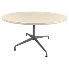 Charles und Ray Eames MCM Runder Ess- oder Konferenztisch für Herman Miller