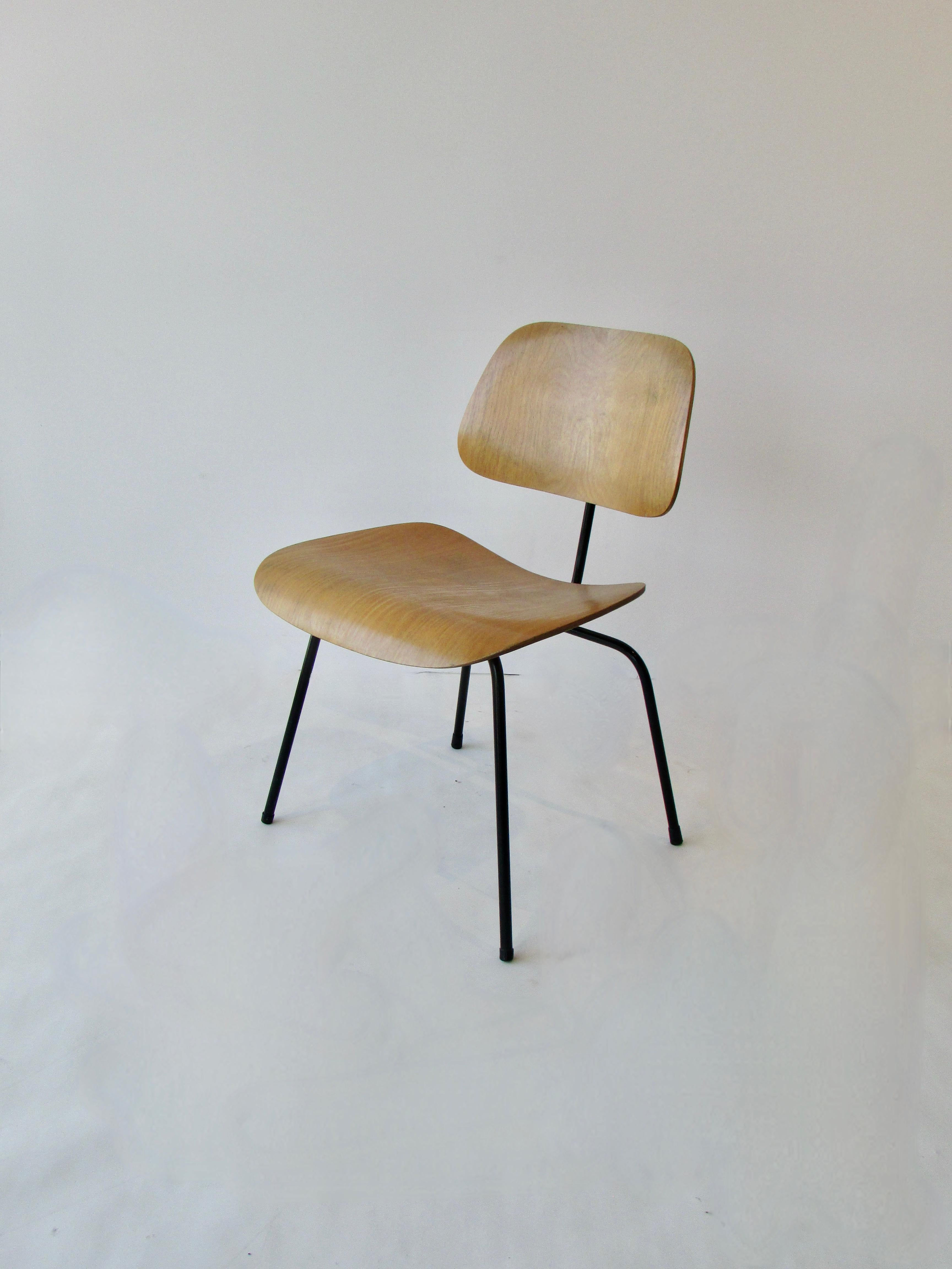 Mid-Century Modern Charles and Ray Eames Metal Leg Dining Chair DCM for Herman Miller
