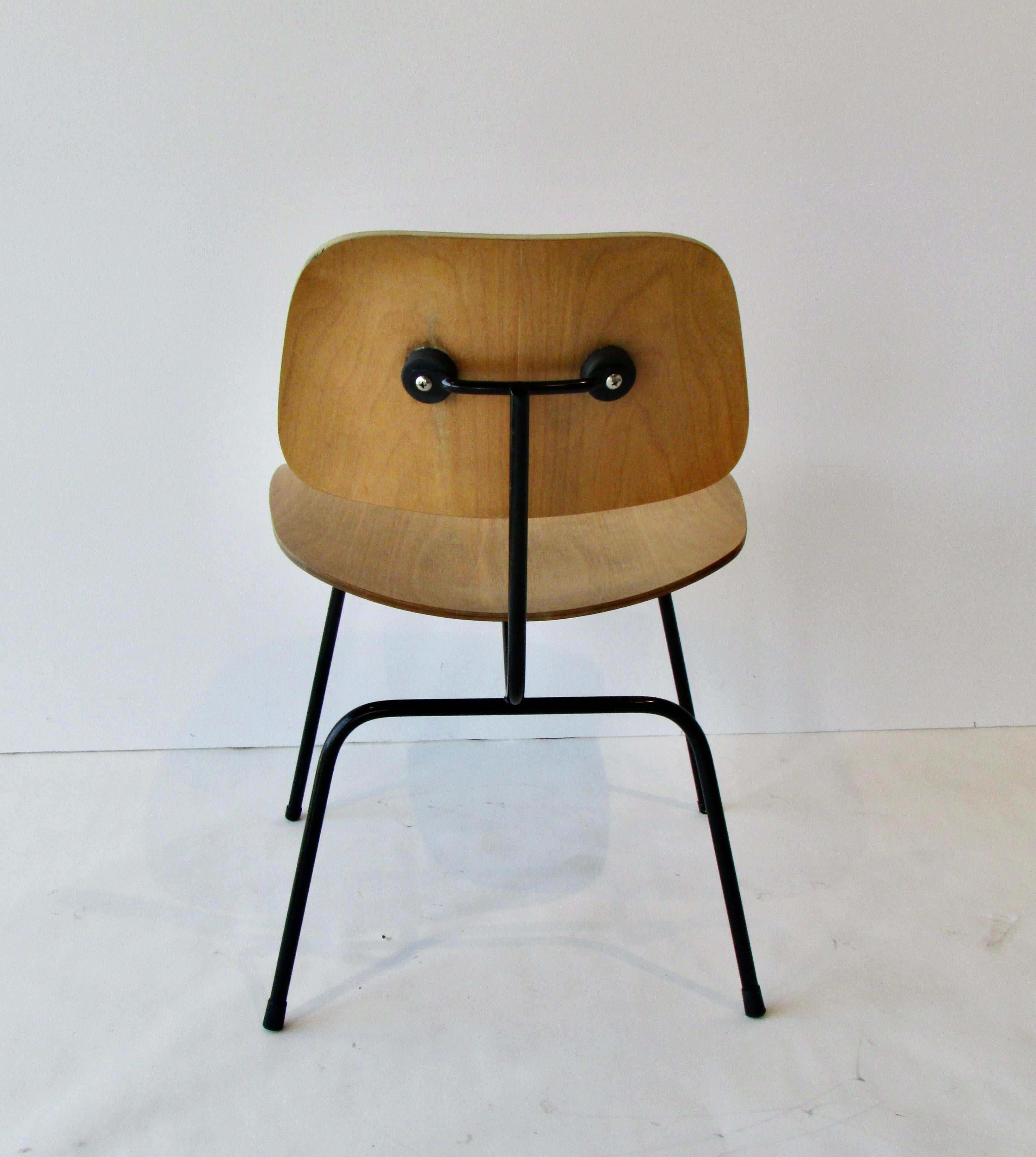 Charles and Ray Eames Metal Leg Dining Chair DCM for Herman Miller In Good Condition In Ferndale, MI