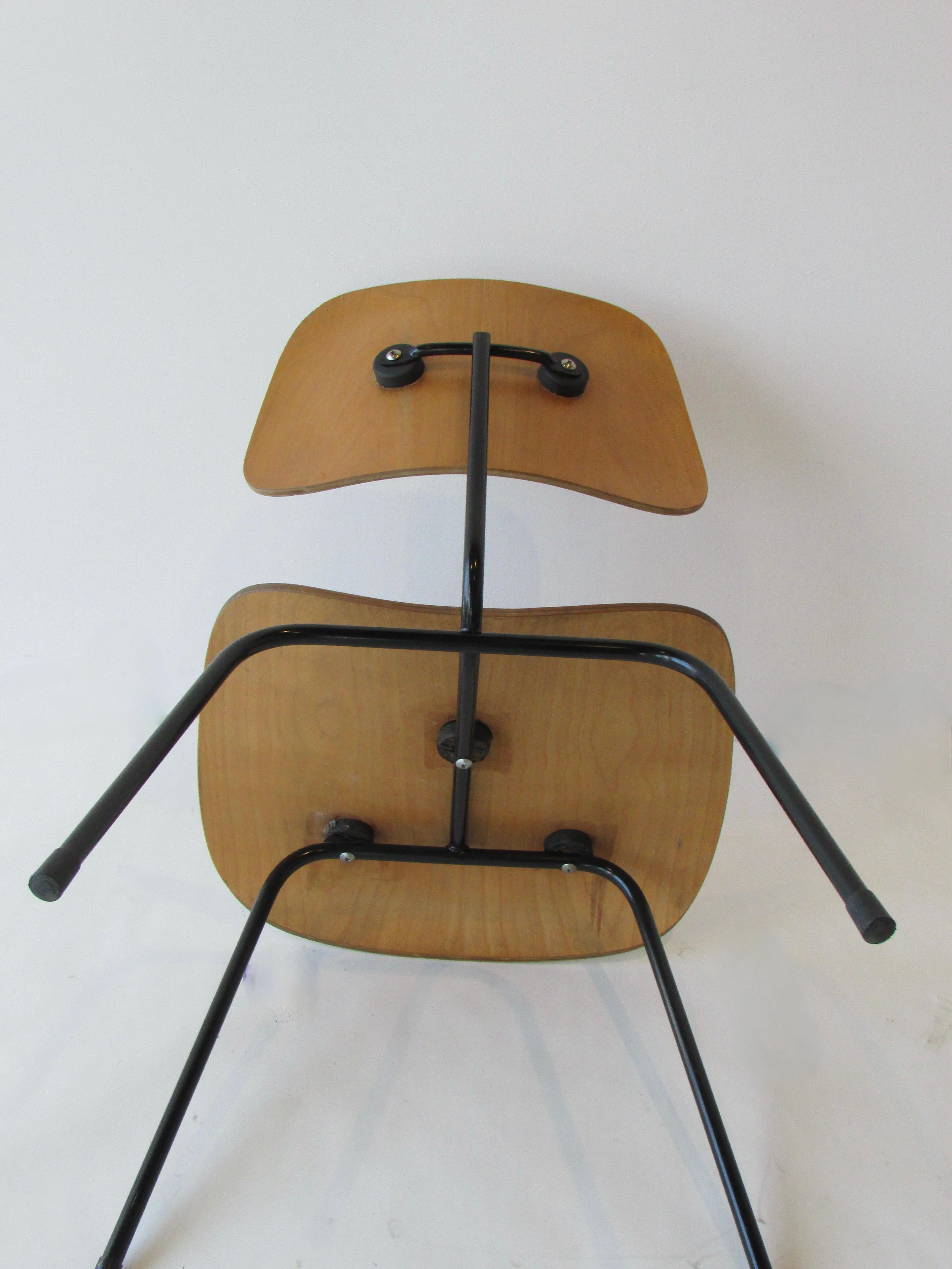 Mid-20th Century Charles and Ray Eames Metal Leg Dining Chair DCM for Herman Miller