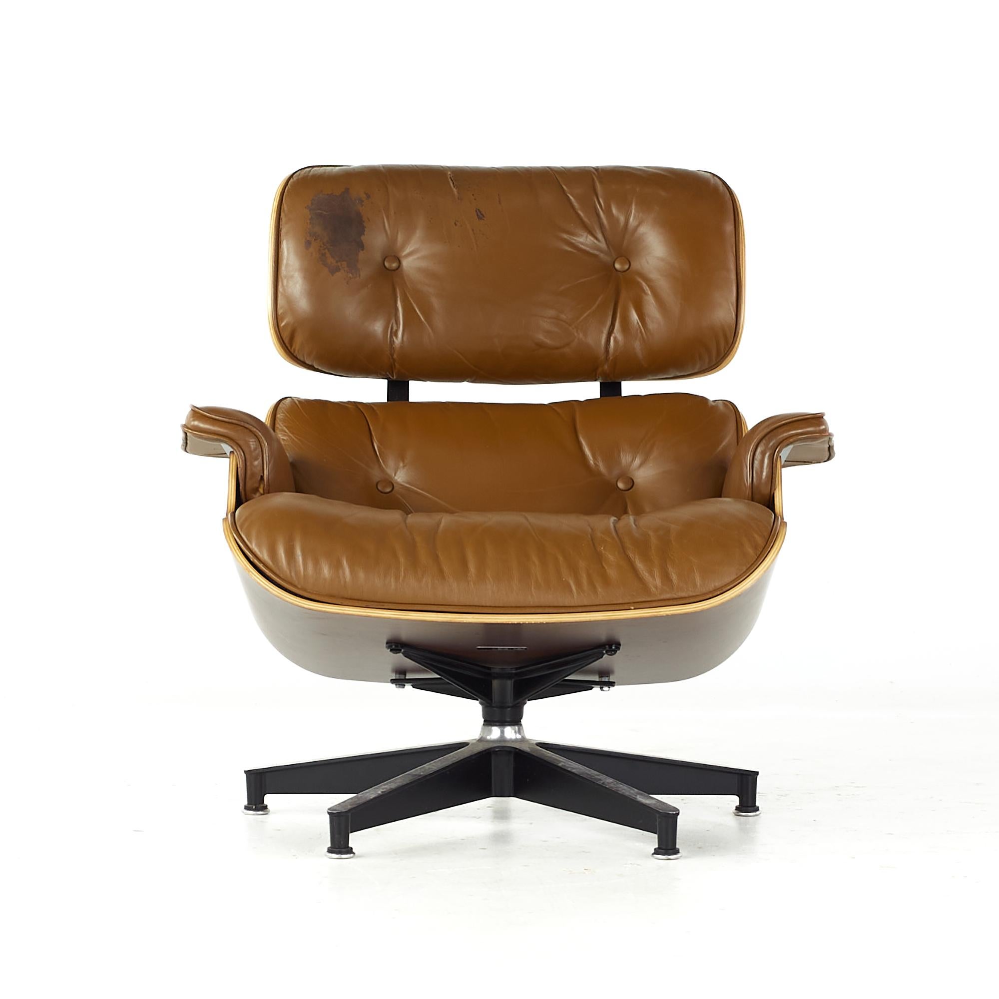 Américain Charles and Ray Eames fauteuil de salon et pouf en cerisier du milieu du siècle dernier en vente