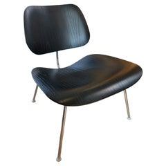 Charles and Ray Eames Silla de salón de madera contrachapada moldeada Base metálica (LCM) para Herman Mi
