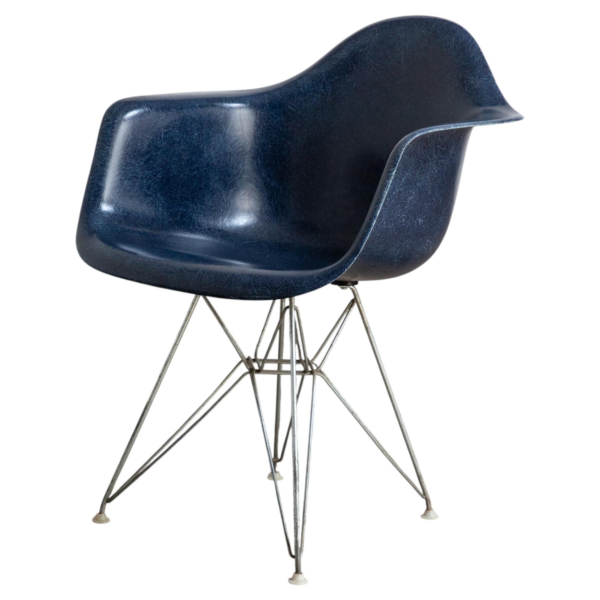 Chaise Eames DAR 'Eiffel