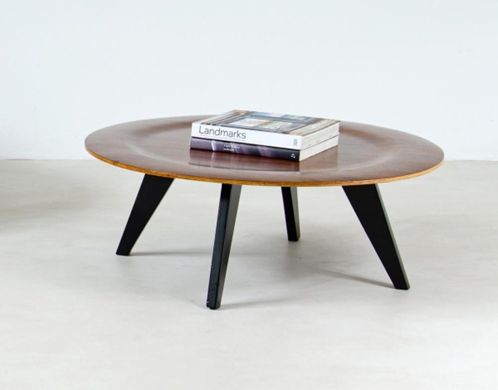 20th Century Charles and Ray Eames Pair of Coffee Tables For Sale