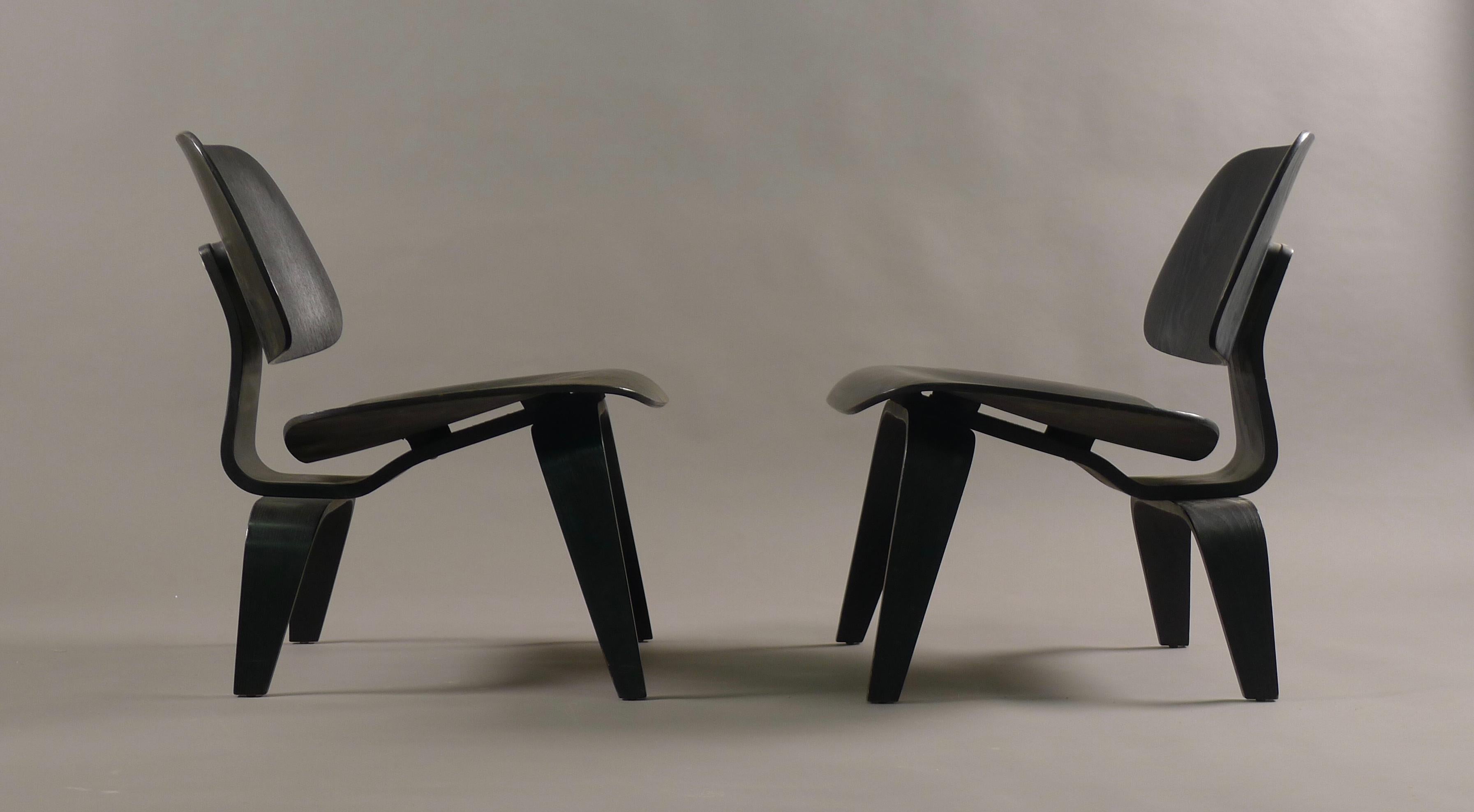 Mid-Century Modern Charles and Ray Eames Pair of Early Evans Production Original LCW Chairs