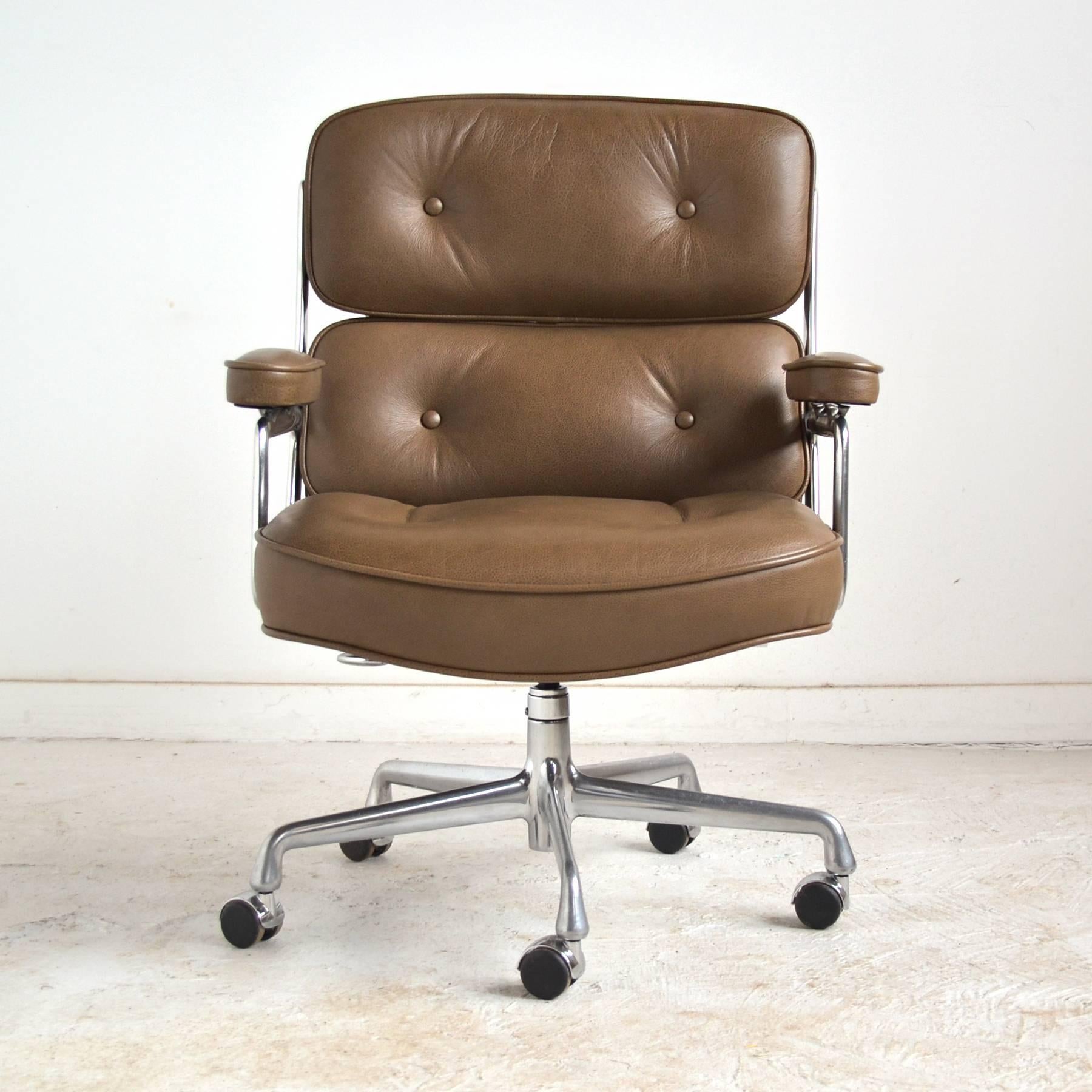 American Charles and Ray Eames Pair of Time-Life Chairs by Herman Miller