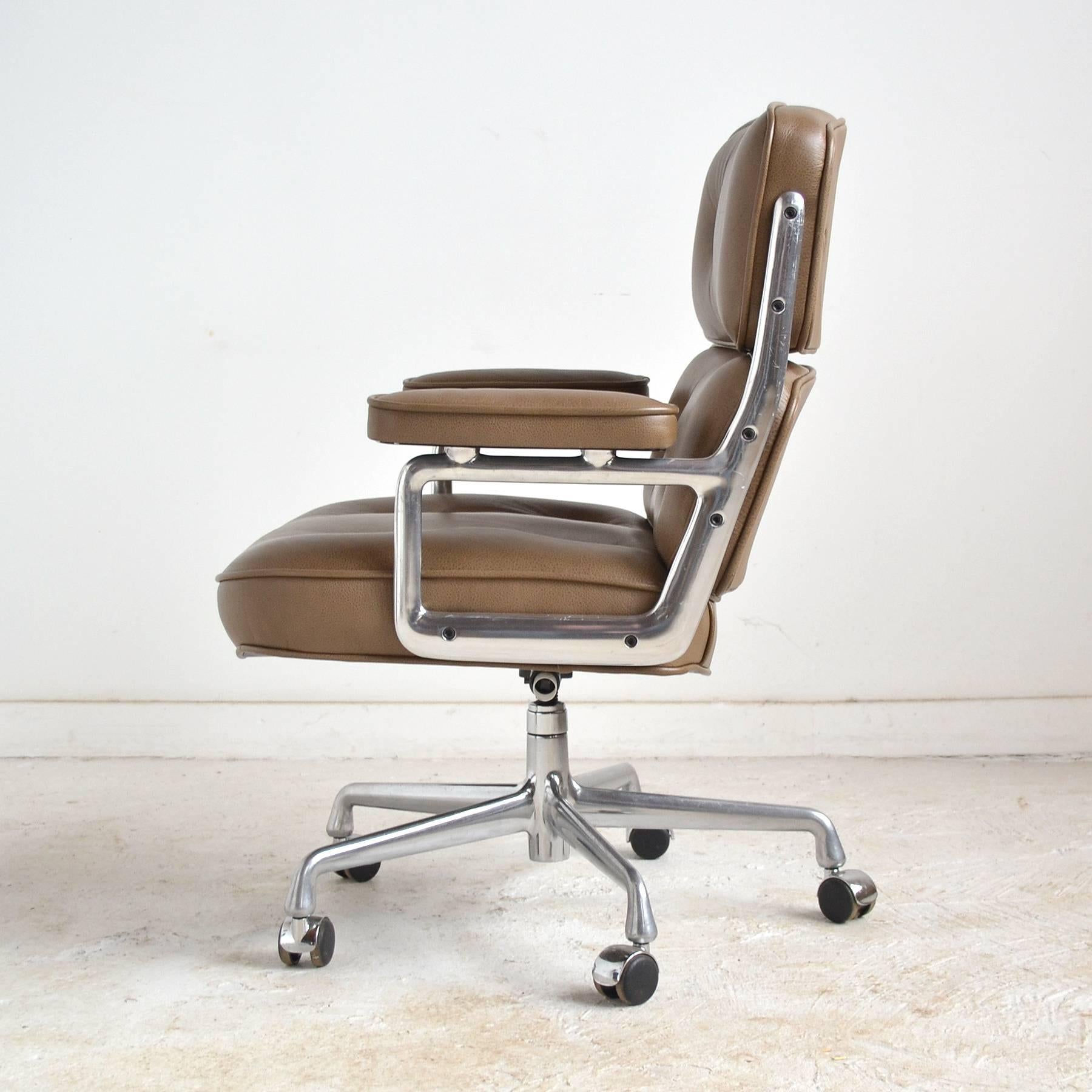 Late 20th Century Charles and Ray Eames Pair of Time-Life Chairs by Herman Miller