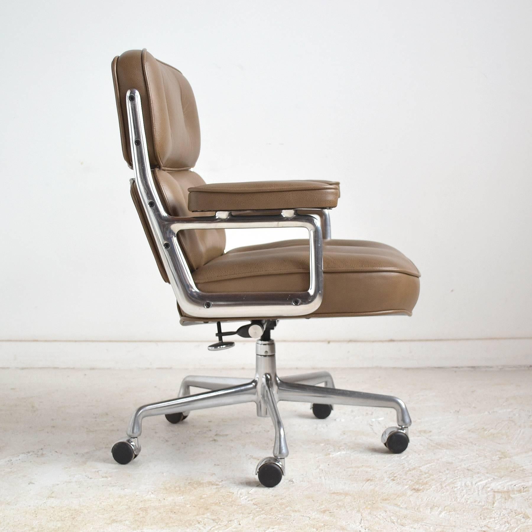 Charles and Ray Eames Pair of Time-Life Chairs by Herman Miller 2