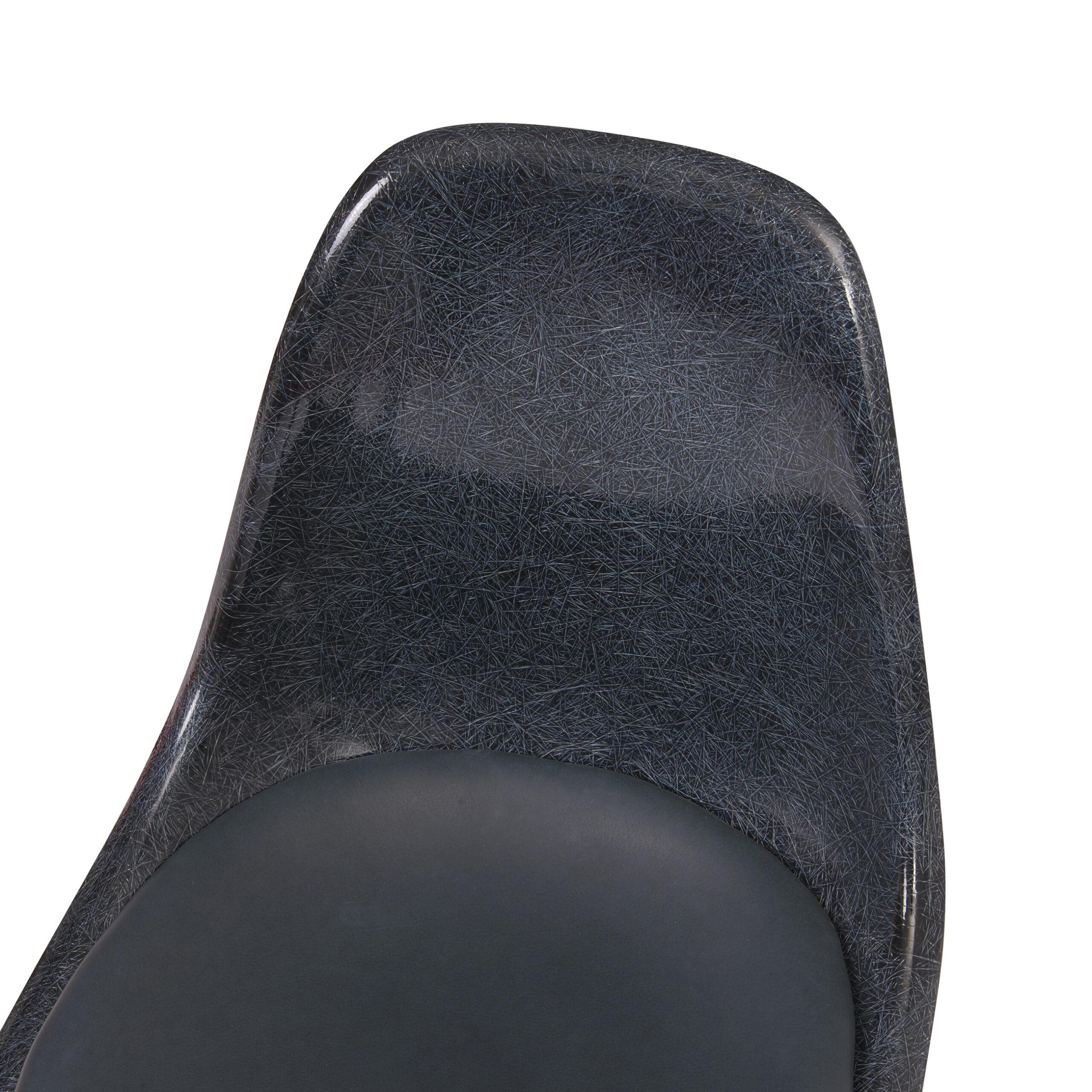 Charles und Ray Eames Paar Vintage Fiberglas Beistellstühle im Zustand „Gut“ im Angebot in Münster, DE