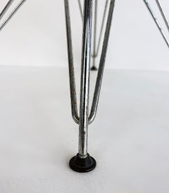 Chaises en plastique Charles and Ray Eames, bases Eiffel pour Vitra, ensemble de huit pièces