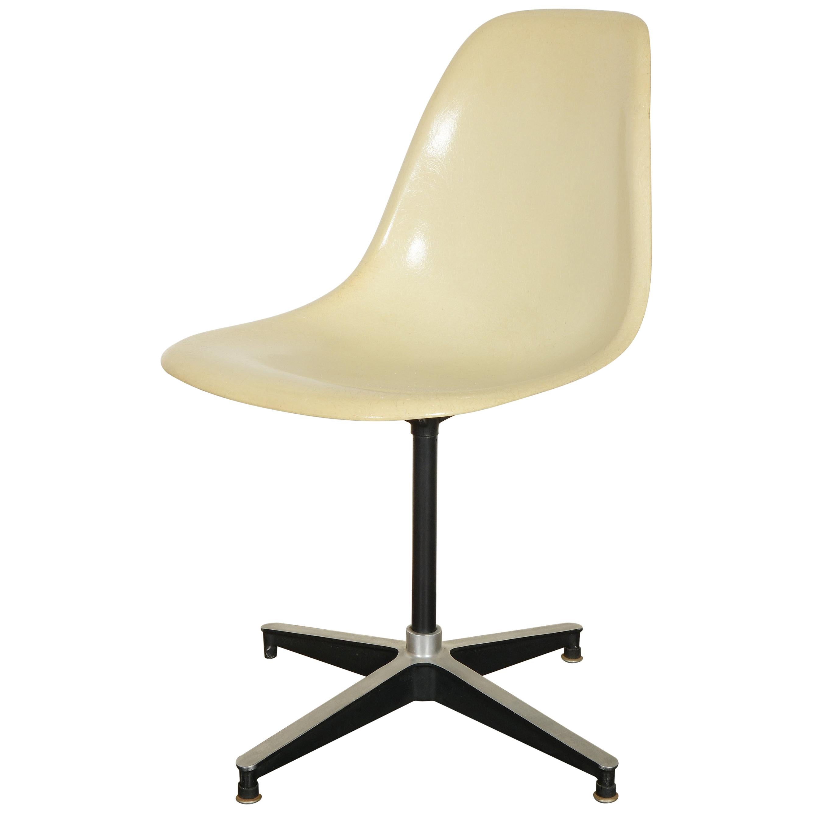 Charles and Ray Eames PSC Swivel Fiberglass Chair with 671 Base