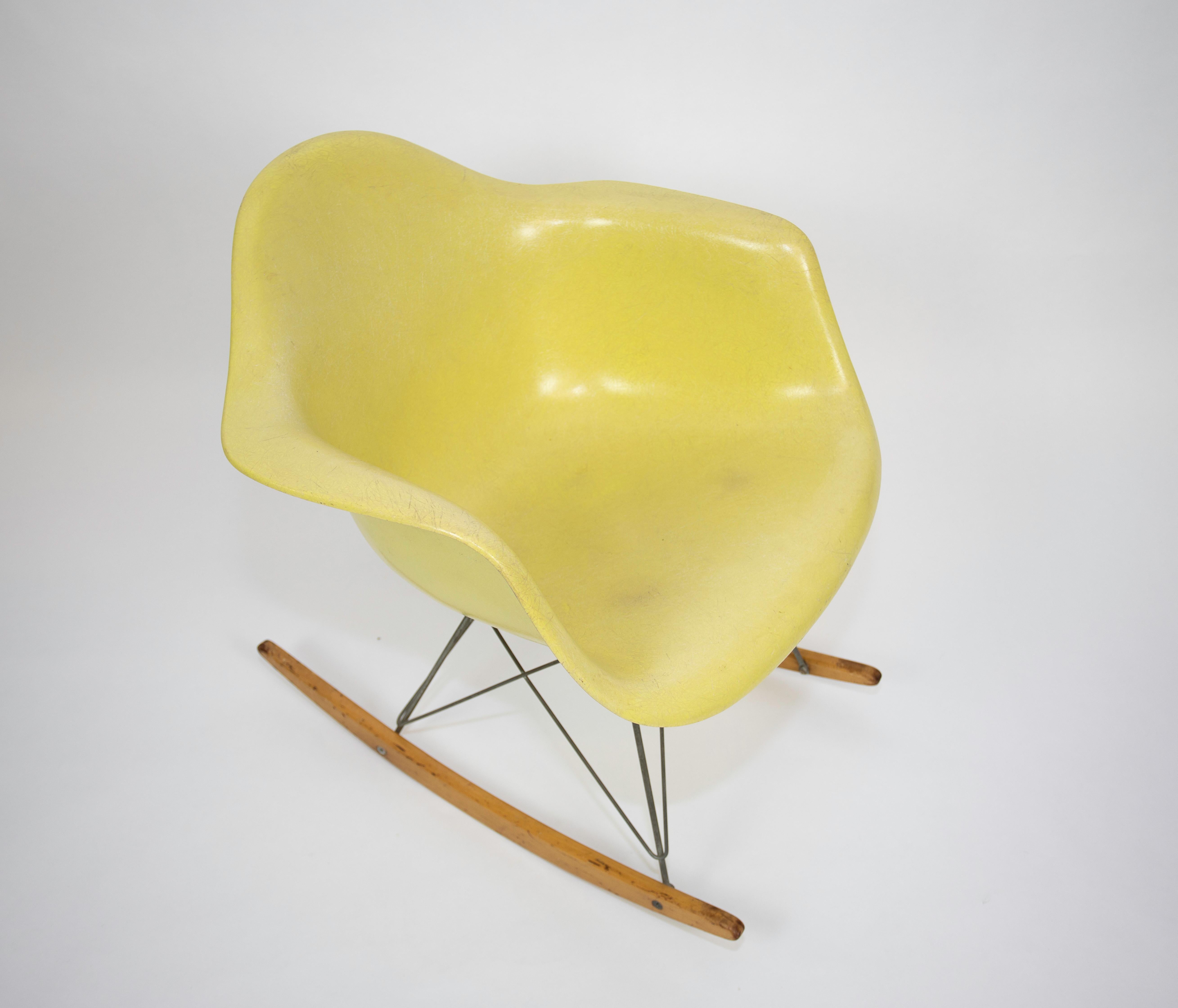 An early Lemon yellow rocker with its original base.
Manufacturer's Label and Date Stamp.