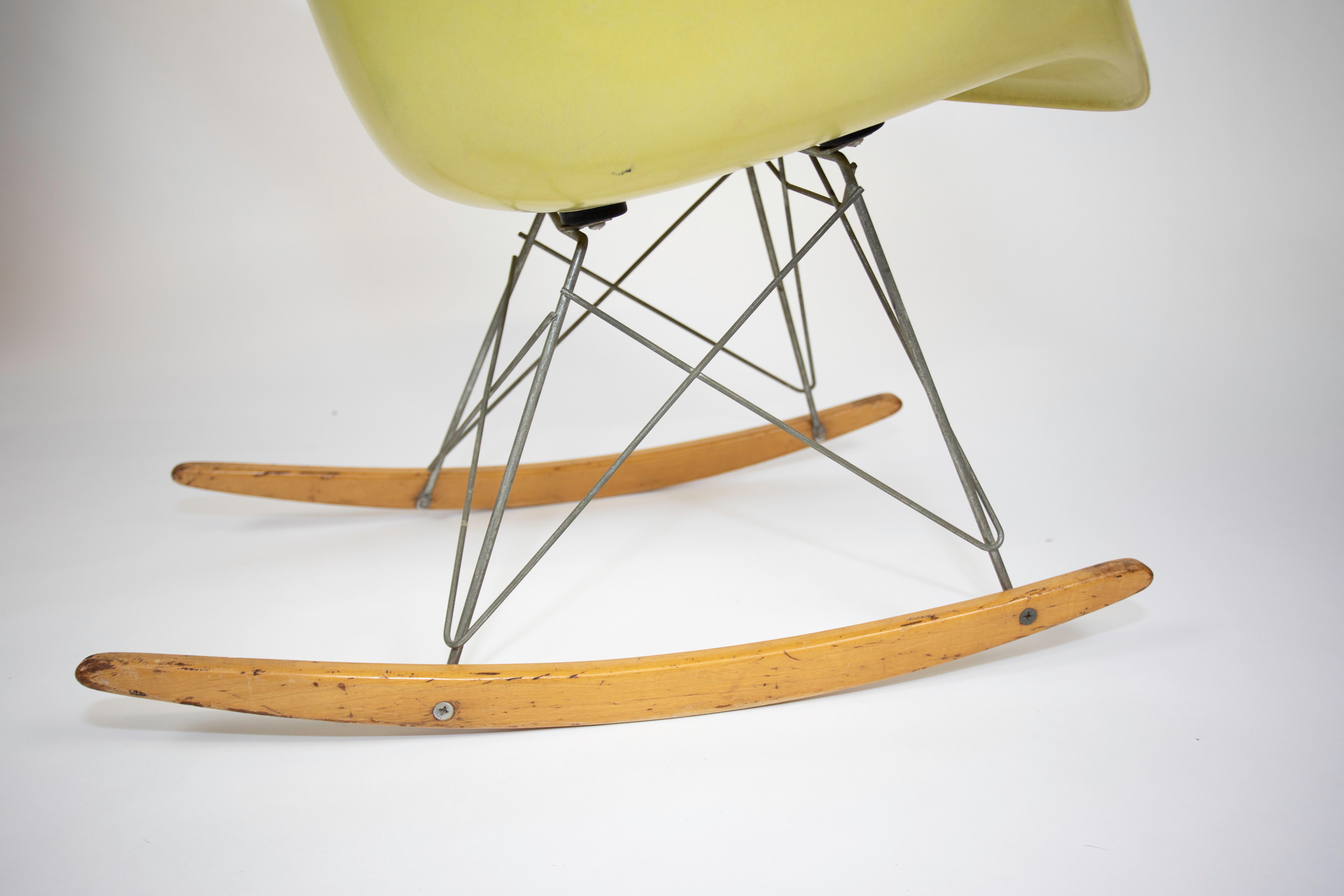 Fibre de verre Charles et Ray Eames RAR en vente