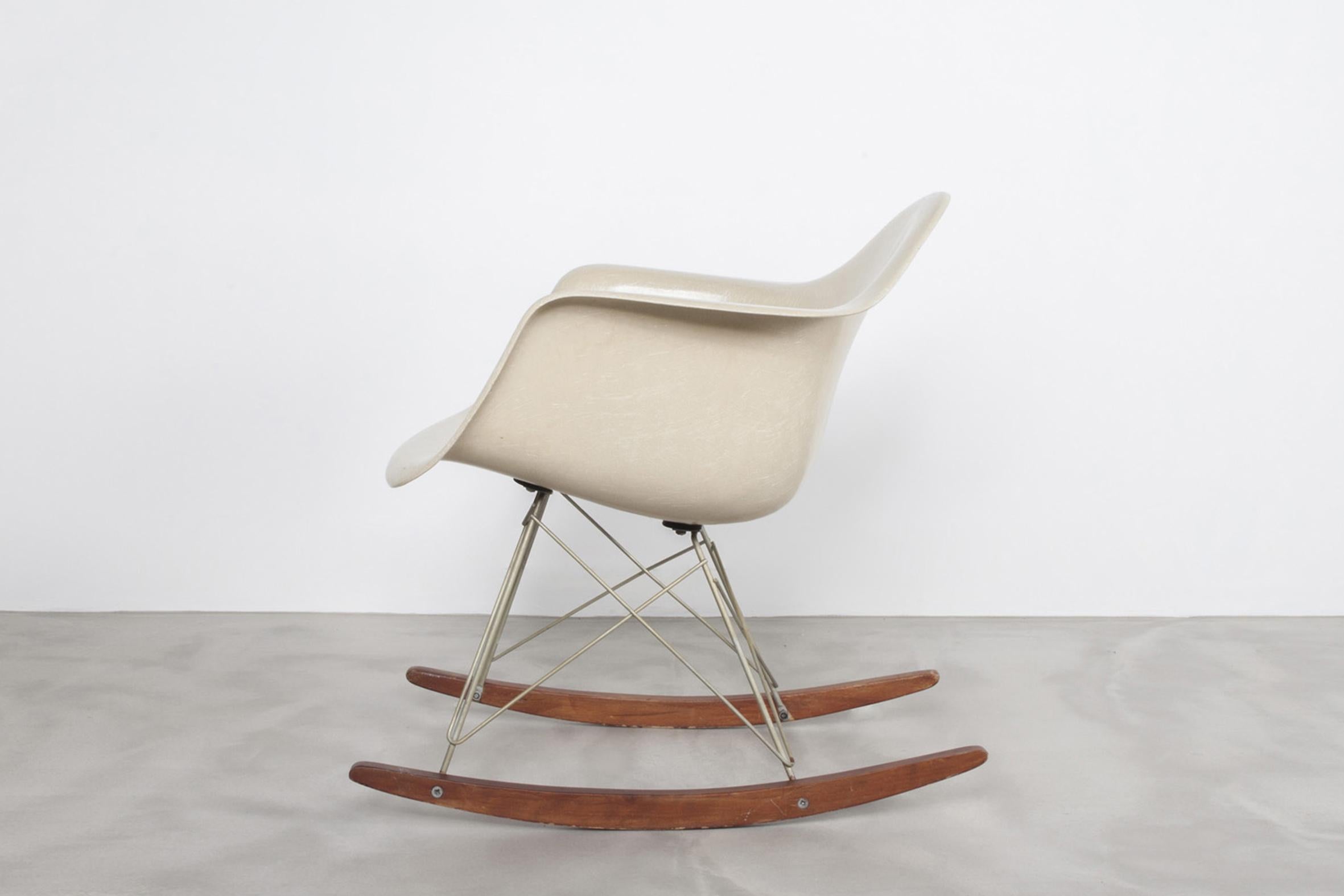 RAR Rocking chair with a parchment color fiberglass shell, with a metal base and birch runners.
Manufactured for Herman Miller.