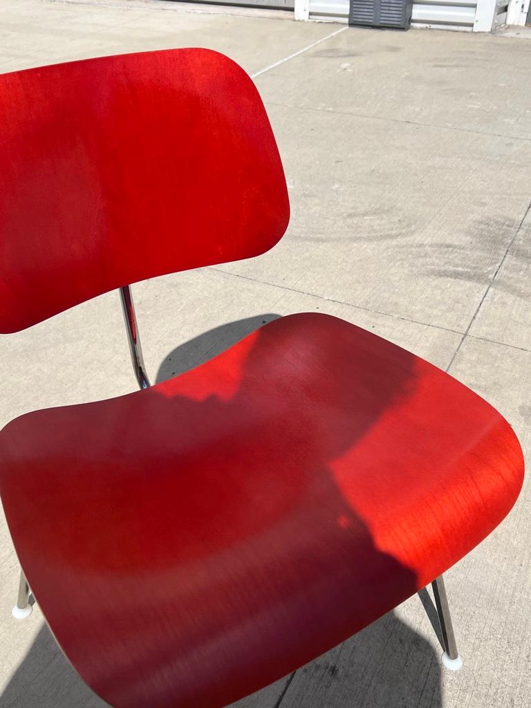 Mid-Century Modern Chaise DCM Charles and Ray Eames, Herman Miller, Dining, Chaise d'appoint en hêtre rouge