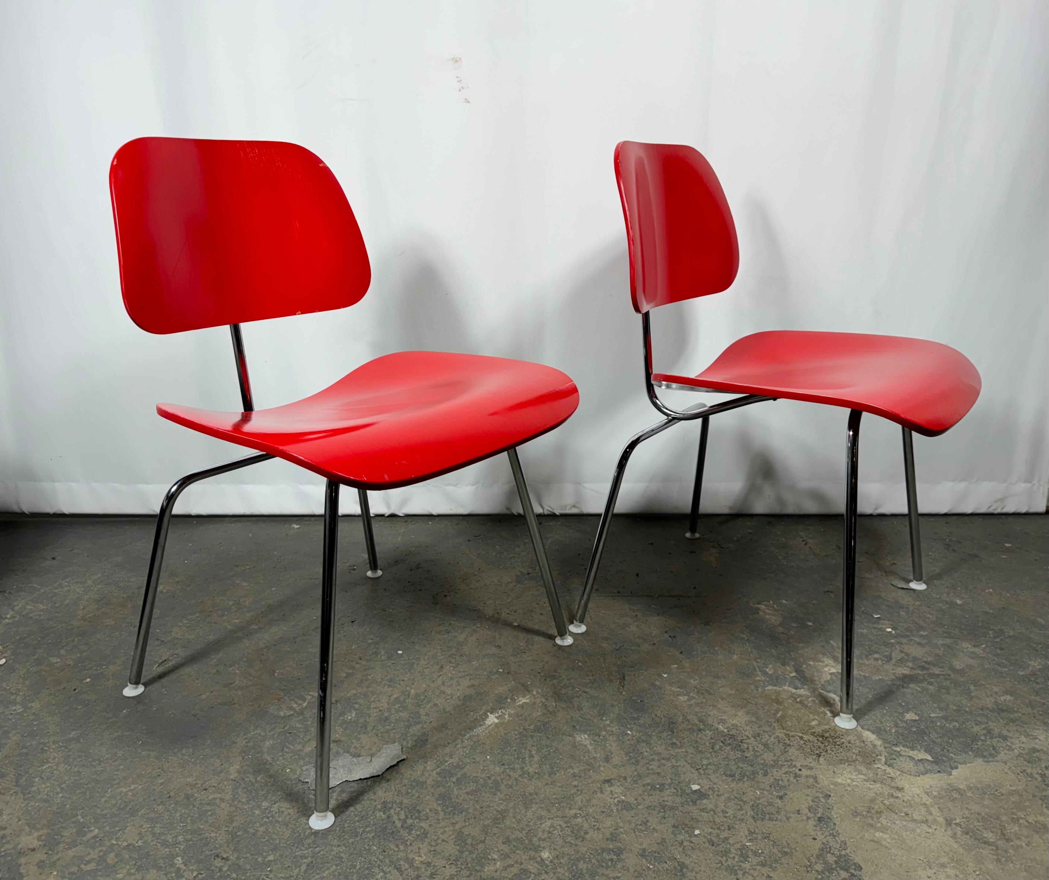 Américain Chaises DCM Charles and Ray Eames, Herman Miller, Dining, Chaise d'appoint en hêtre rouge en vente